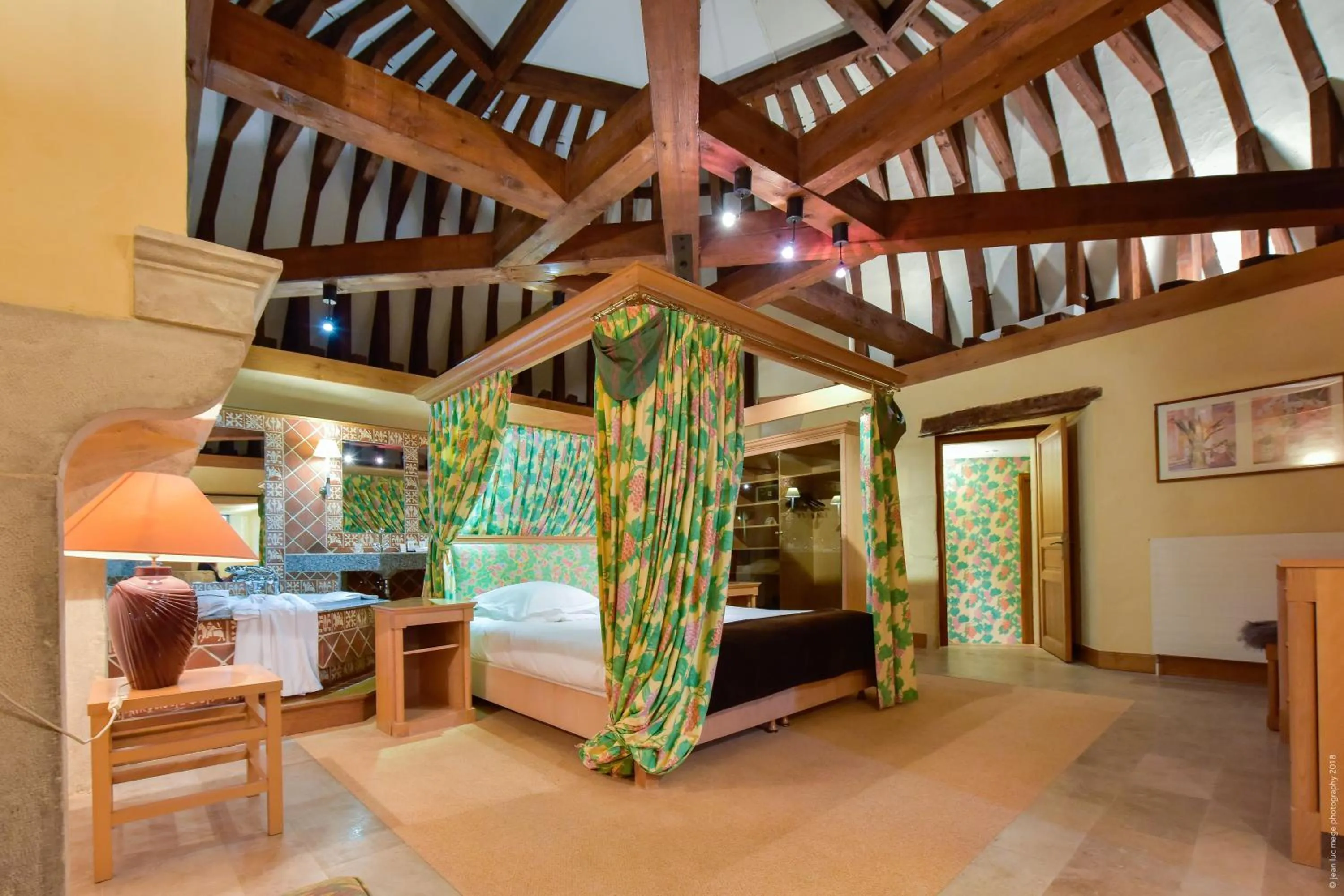 Bed in Hôtel Golf Château de Chailly