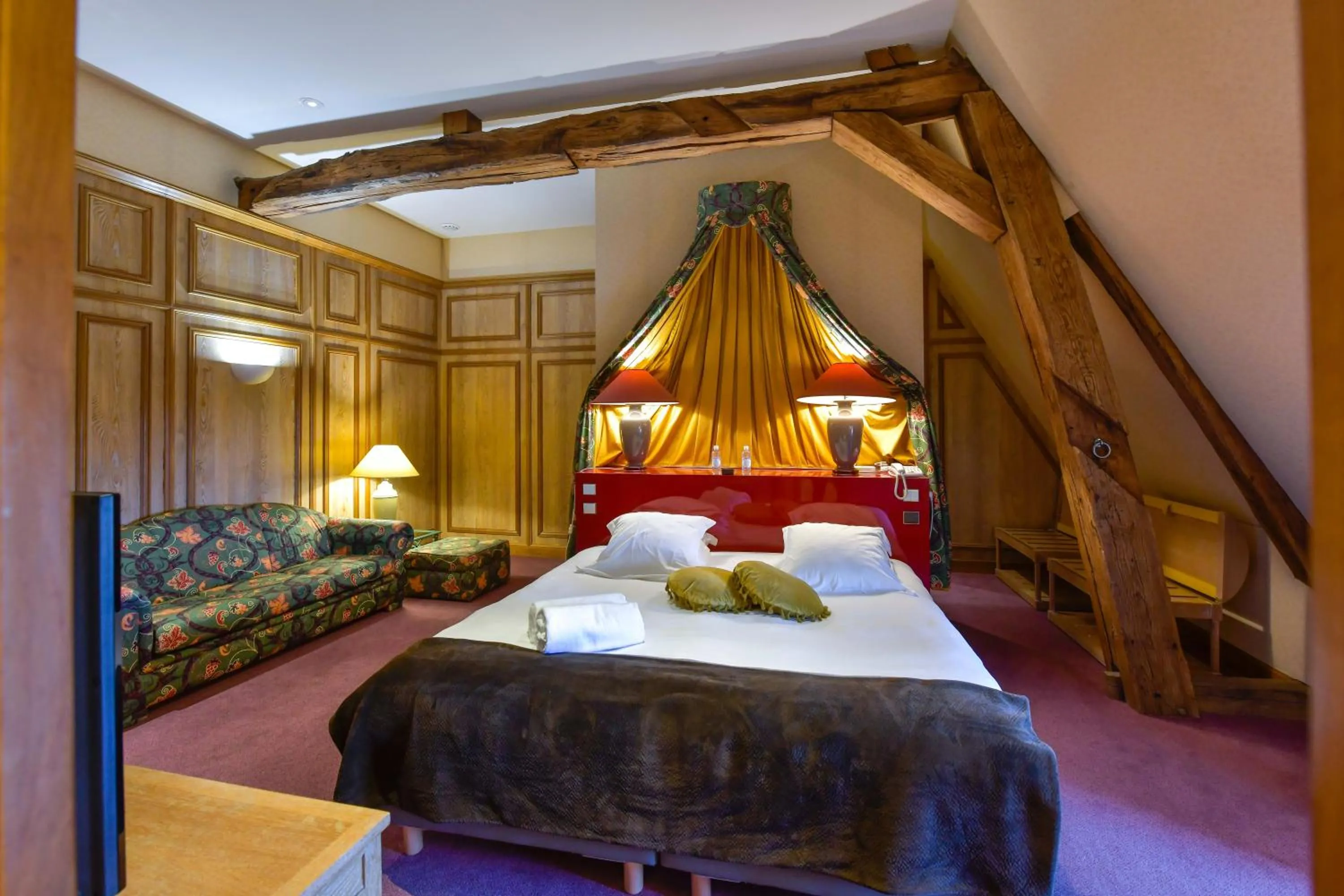Bed in Hôtel Golf Château de Chailly