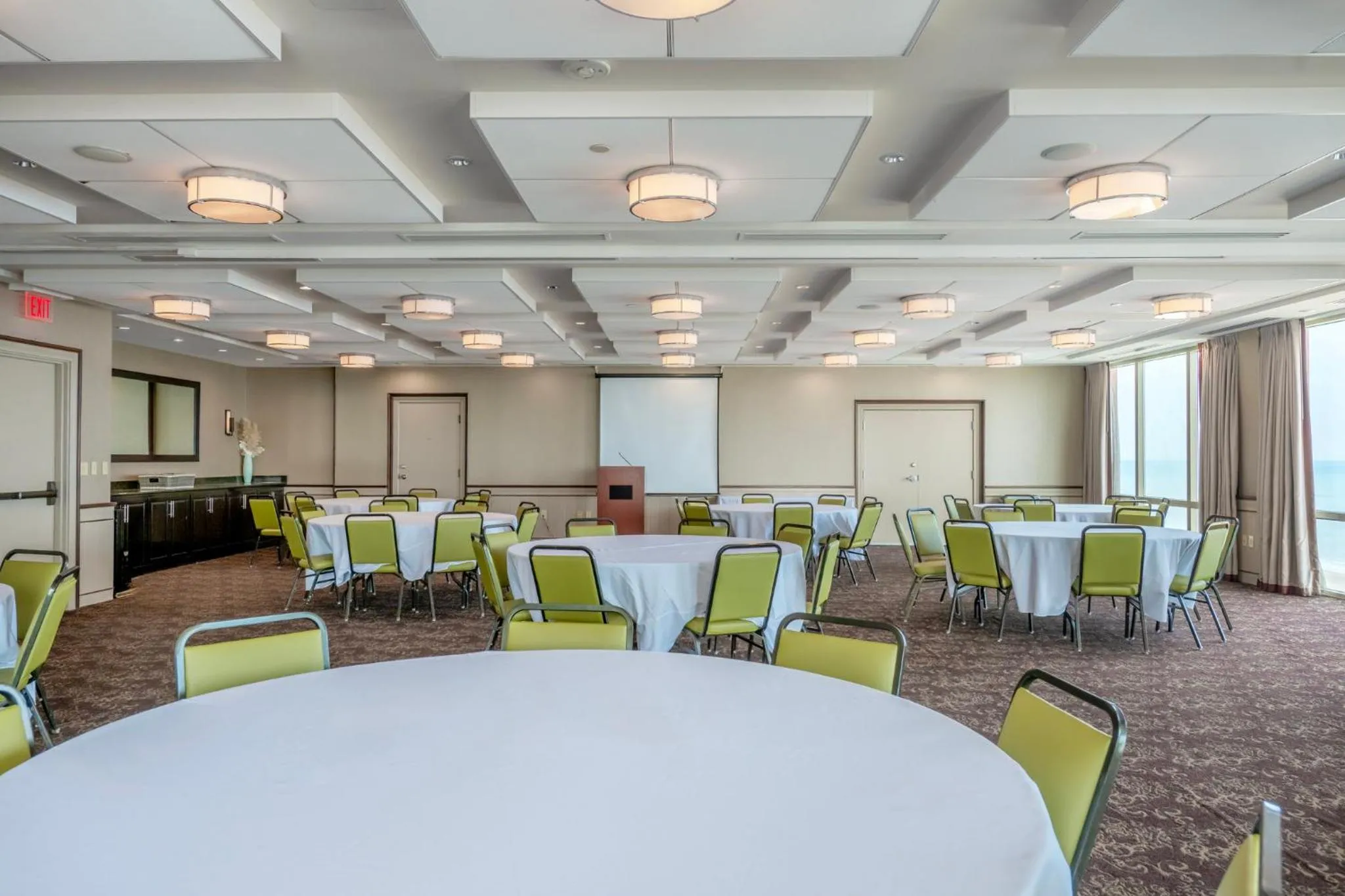 Meeting/conference room in Holiday Inn & Suites Virginia Beach - North Beach by IHG