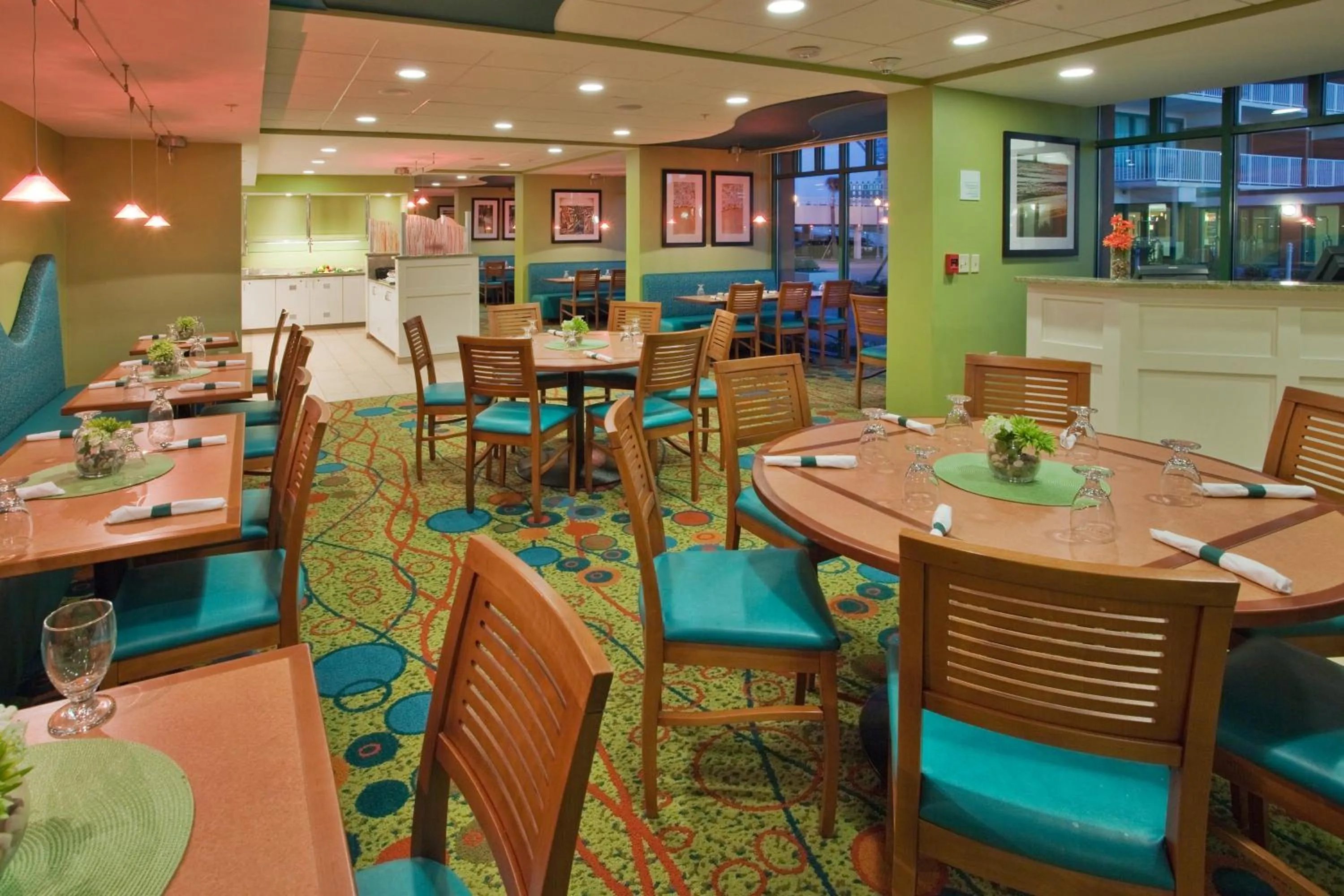 Restaurant/places to eat in Holiday Inn & Suites Virginia Beach - North Beach by IHG