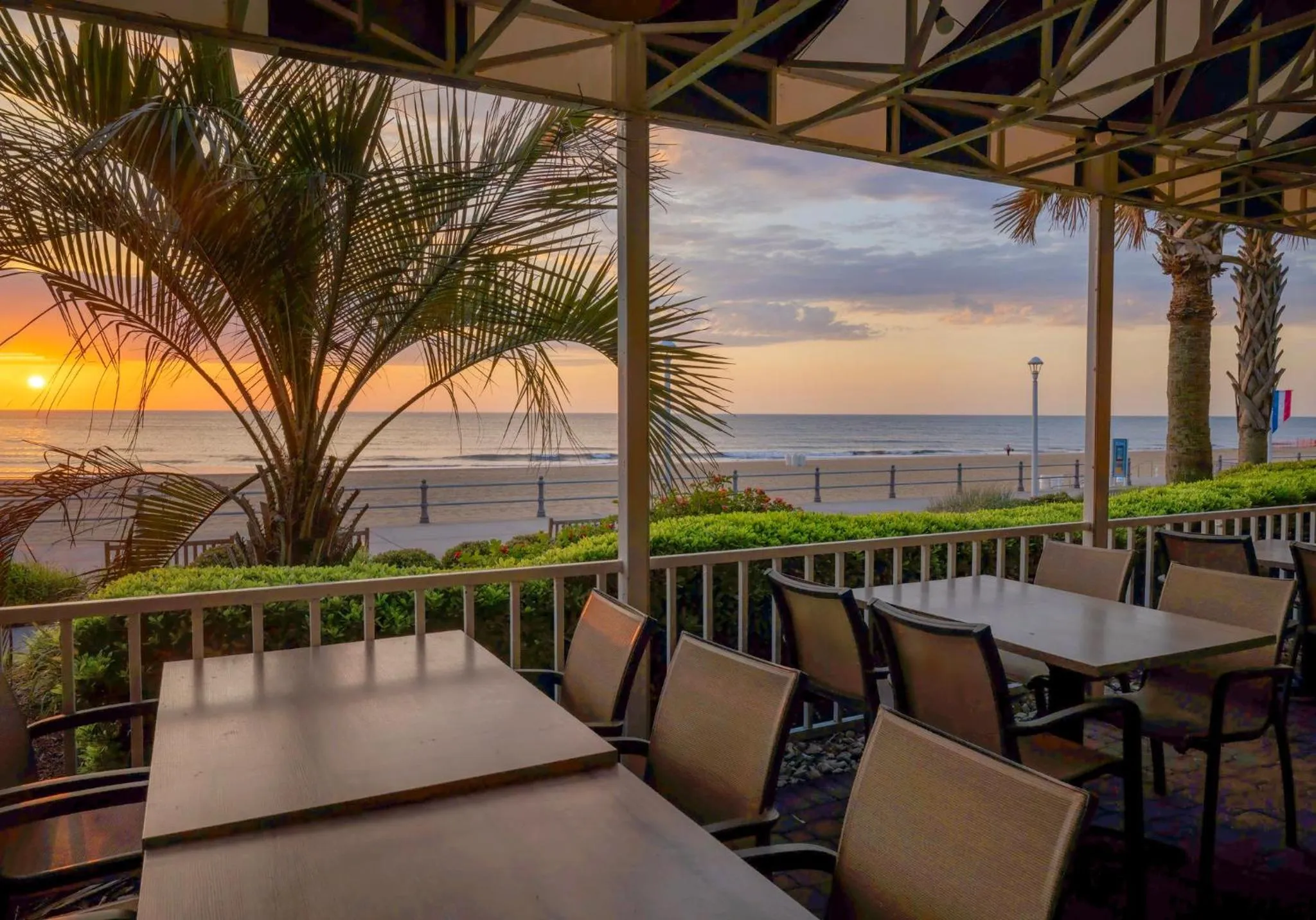 Restaurant/places to eat in Holiday Inn & Suites Virginia Beach - North Beach by IHG