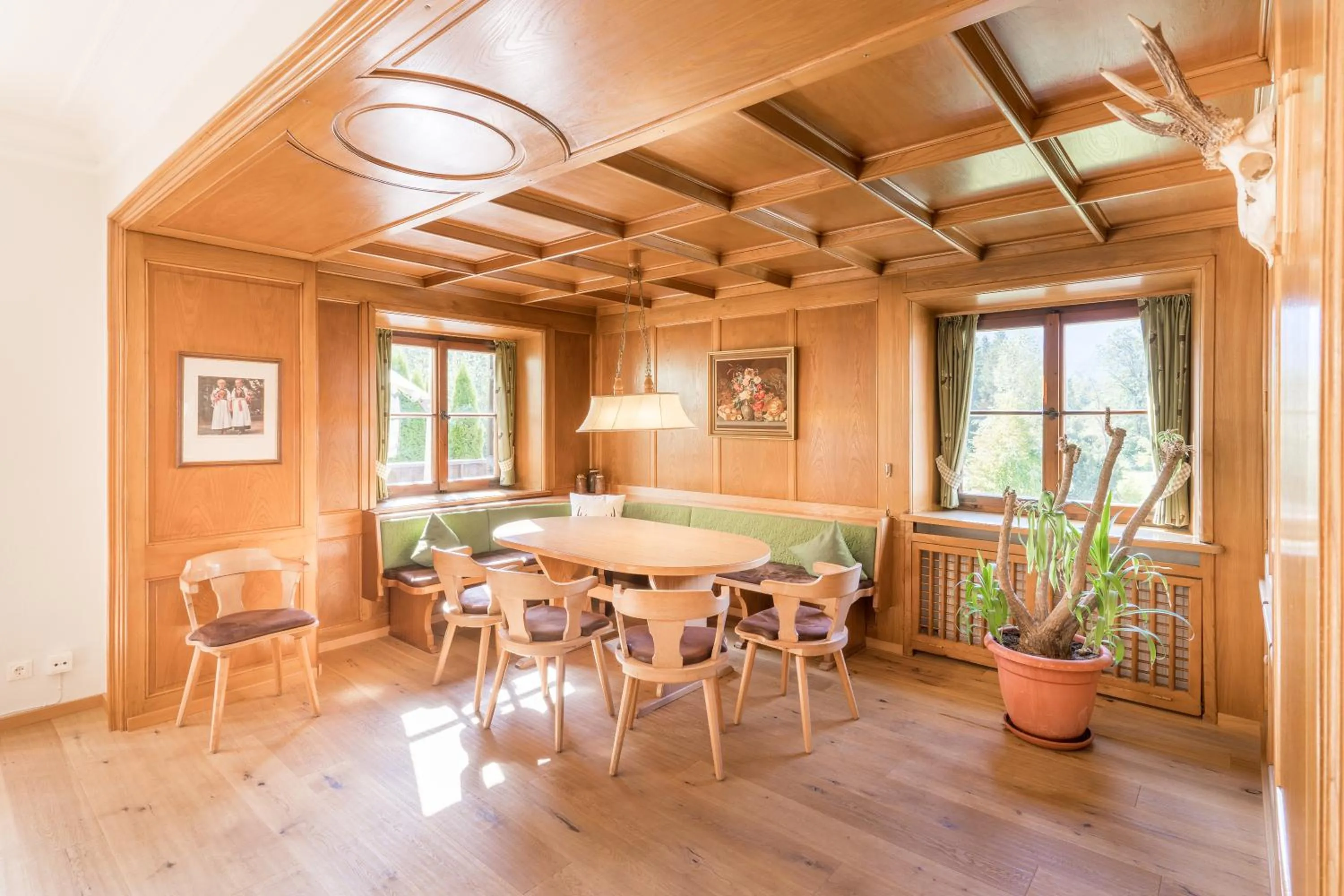 Communal lounge/ TV room in BSW Hotel Hubertus-Park