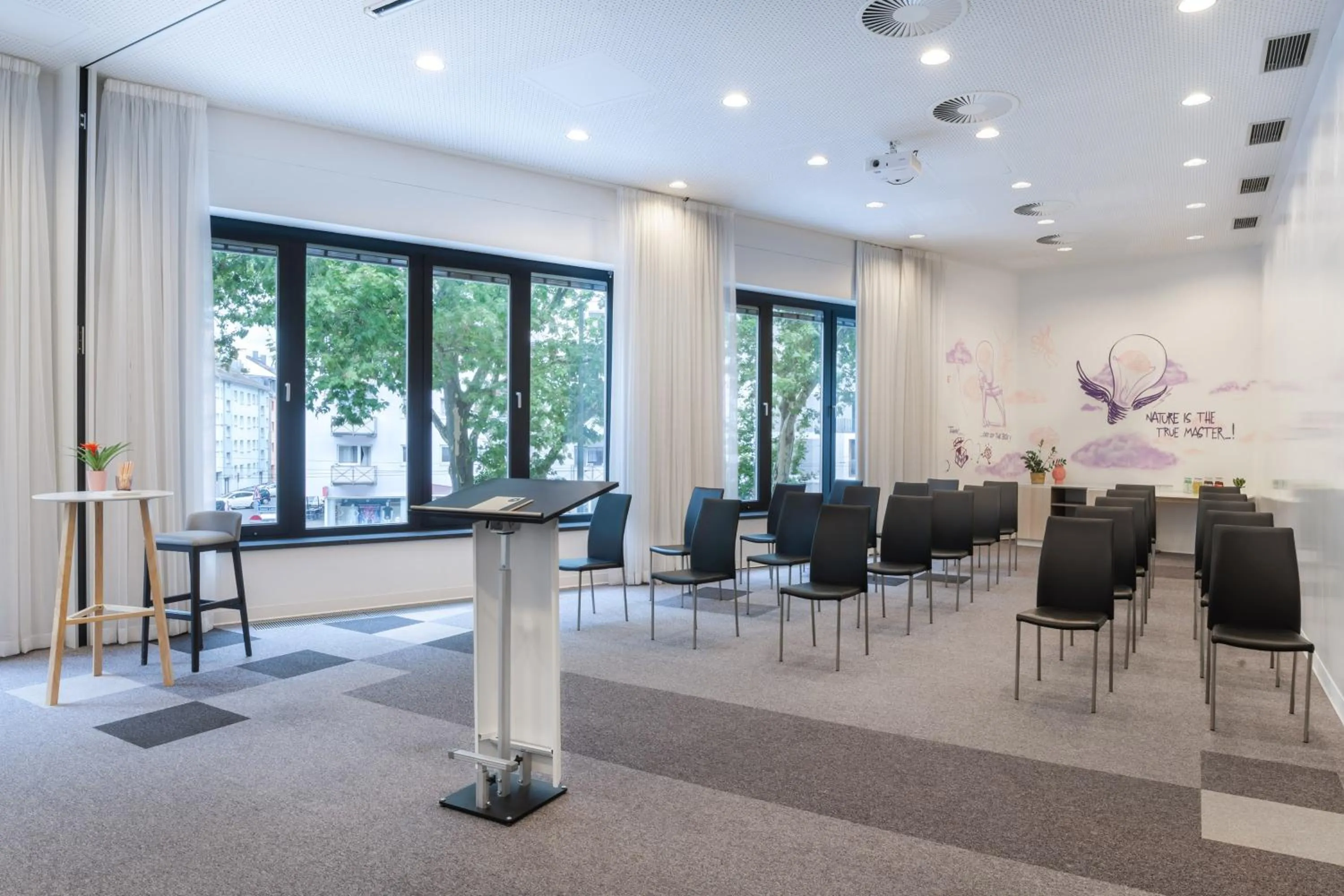 Meeting/conference room in INNSiDE by Meliá Frankfurt Ostend