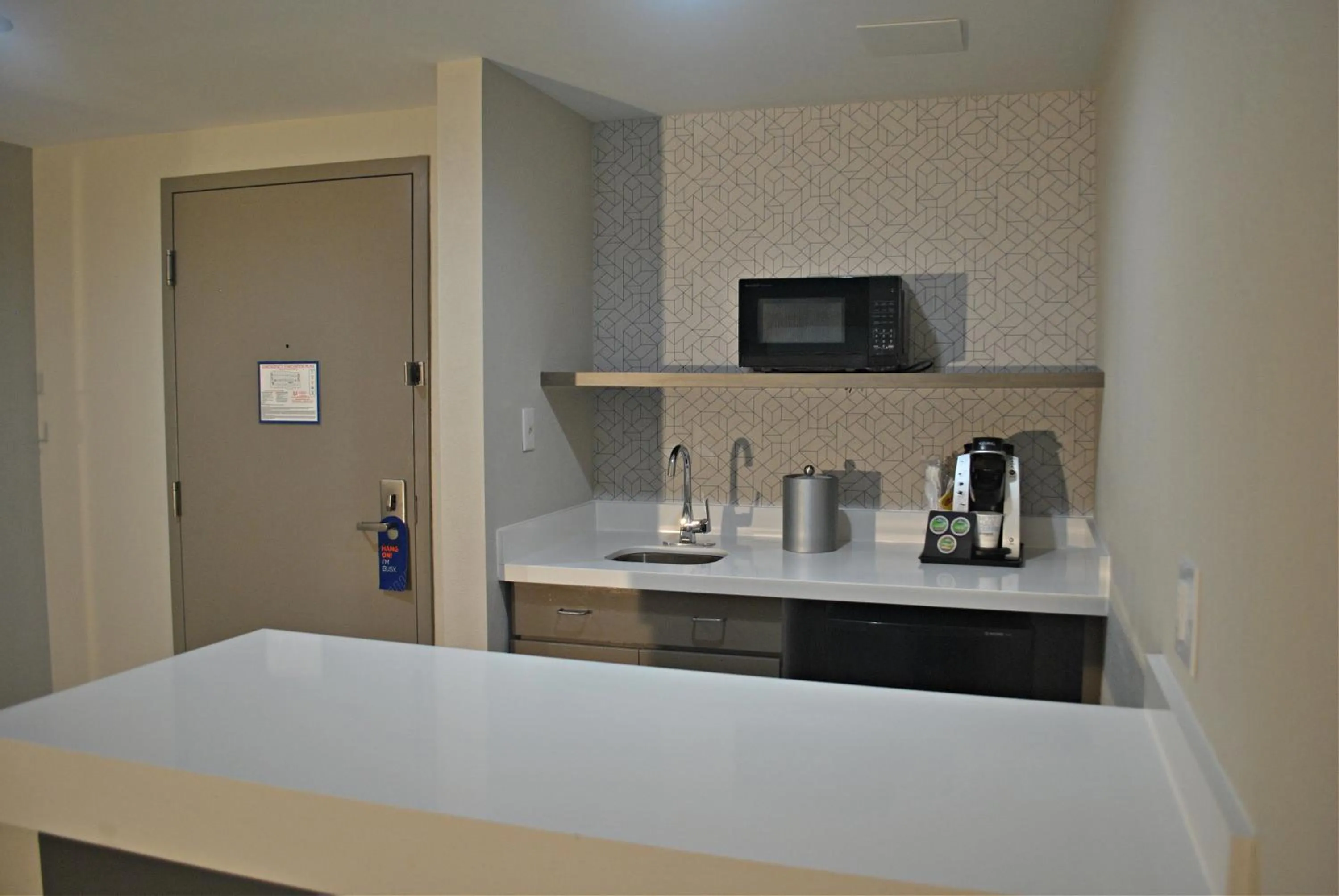 Coffee/tea facilities in Holiday Inn Express Hotel & Suites Dover by IHG