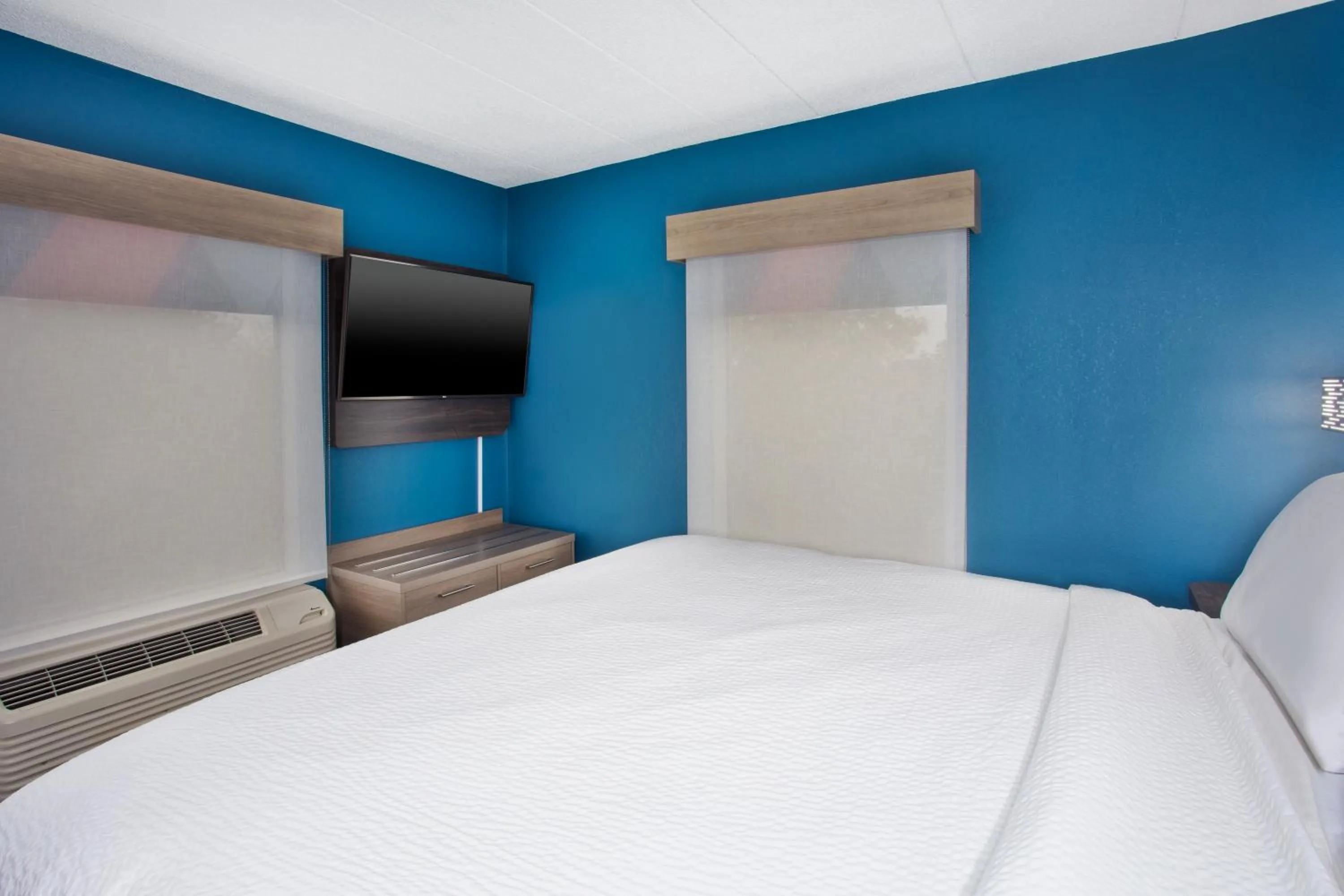 Bedroom, Bed in Holiday Inn Express Hotel & Suites Dover by IHG