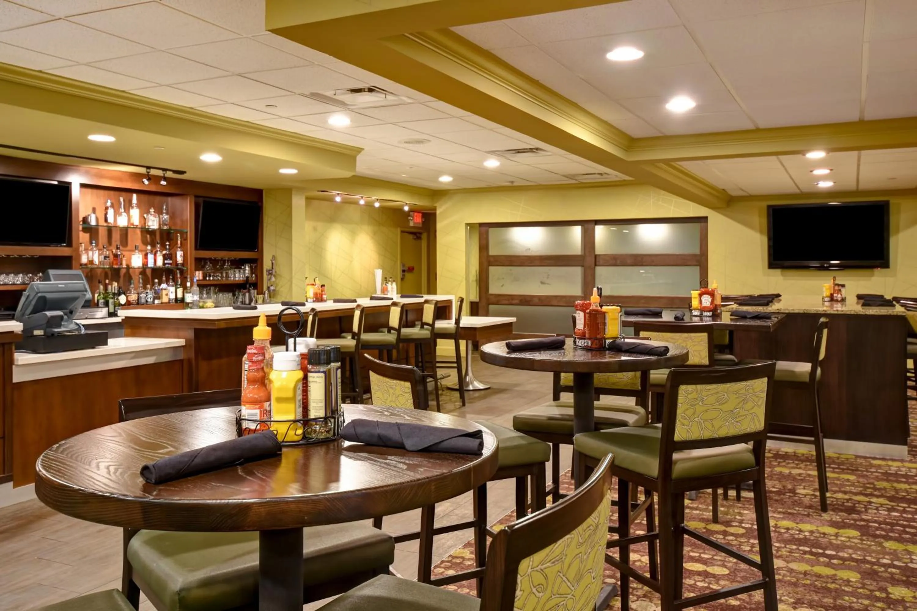 Restaurant/places to eat in Holiday Inn Cincinnati-Riverfront by IHG