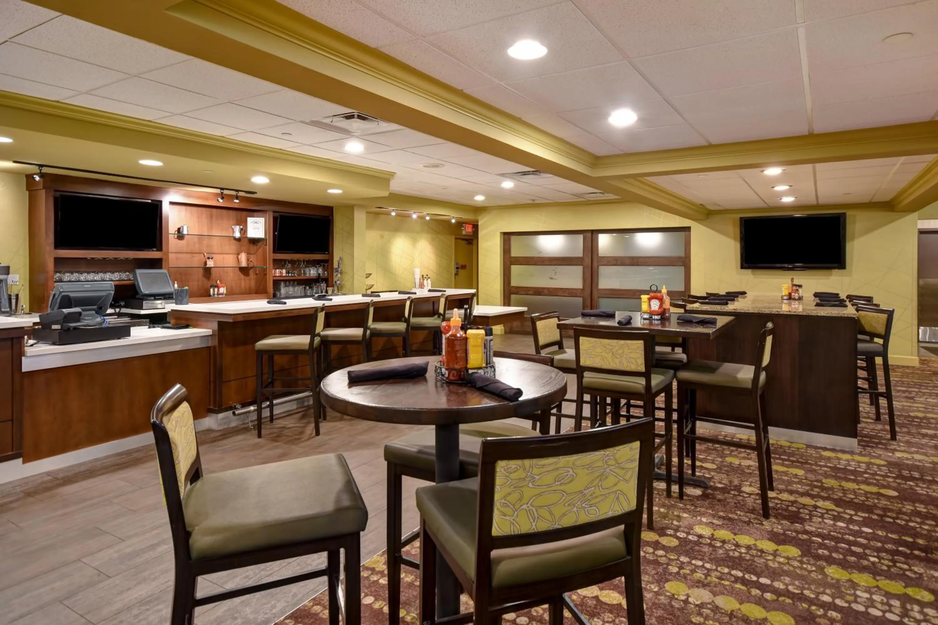 Restaurant/places to eat in Holiday Inn Cincinnati-Riverfront by IHG