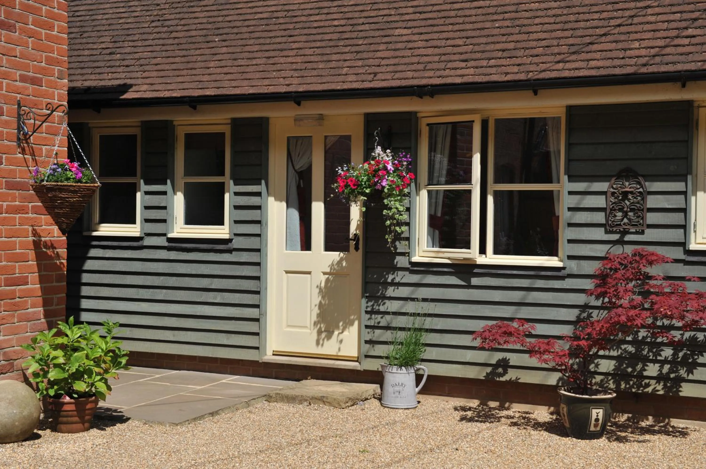 Property building in Mays Cottage Bed and Breakfast