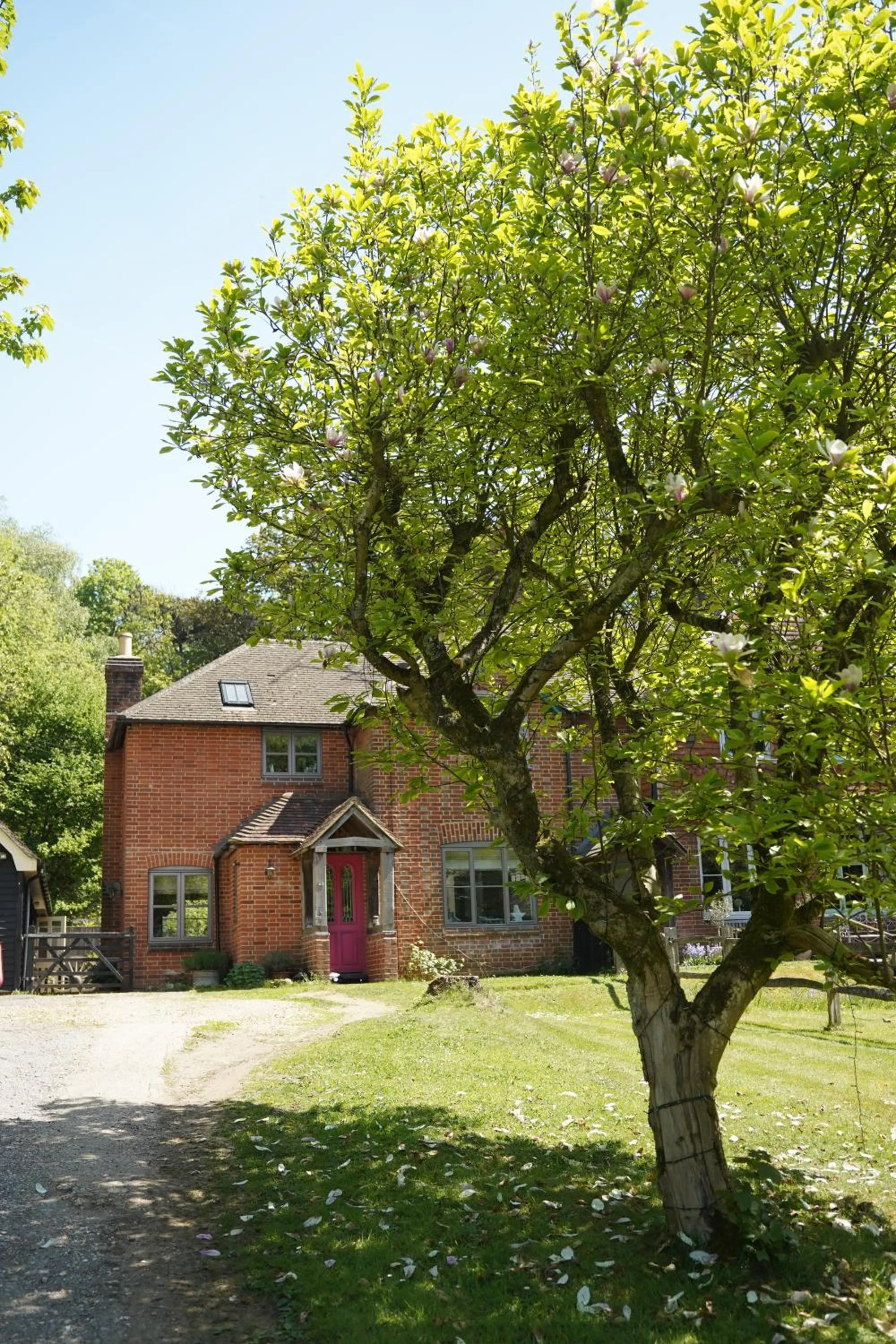 Property building in Mays Cottage Bed and Breakfast