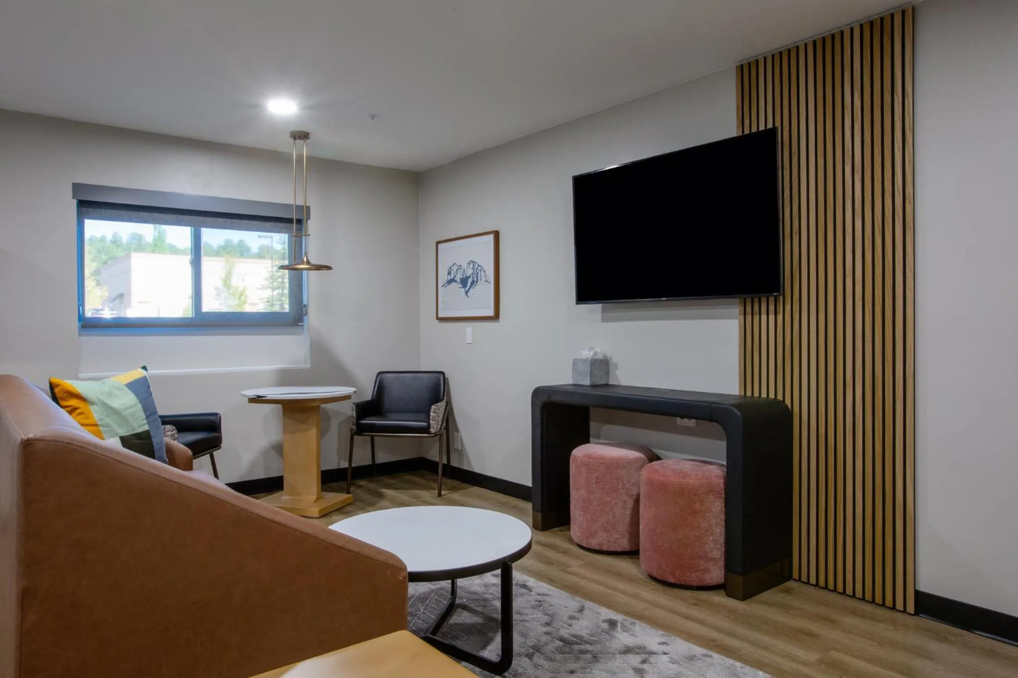 Photo of the whole room in voco Flagstaff by IHG