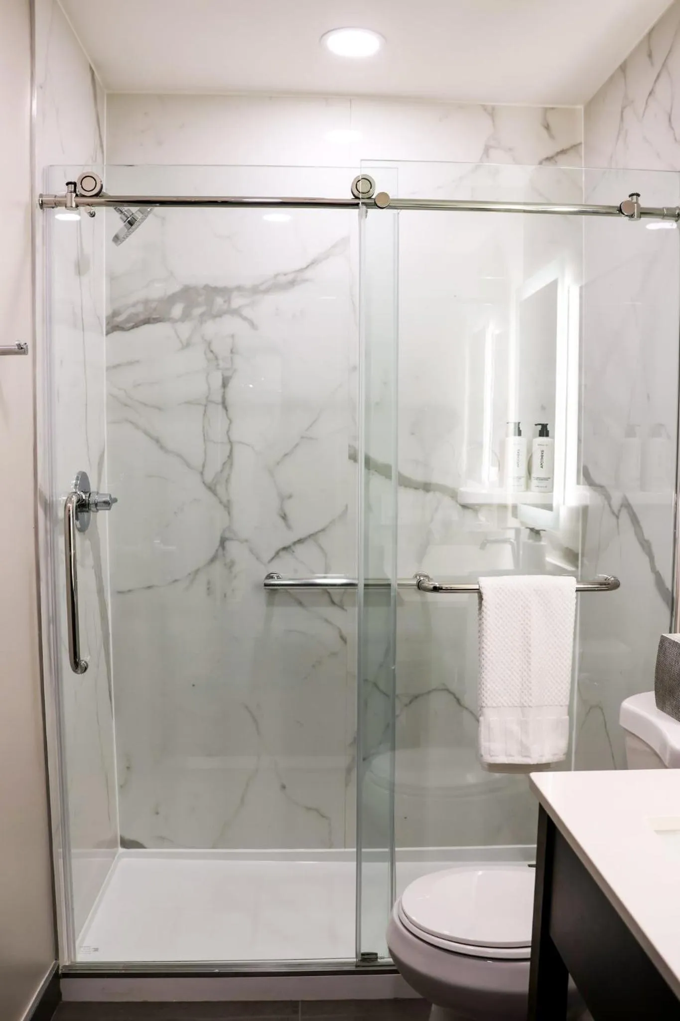 Photo of the whole room in voco Flagstaff by IHG