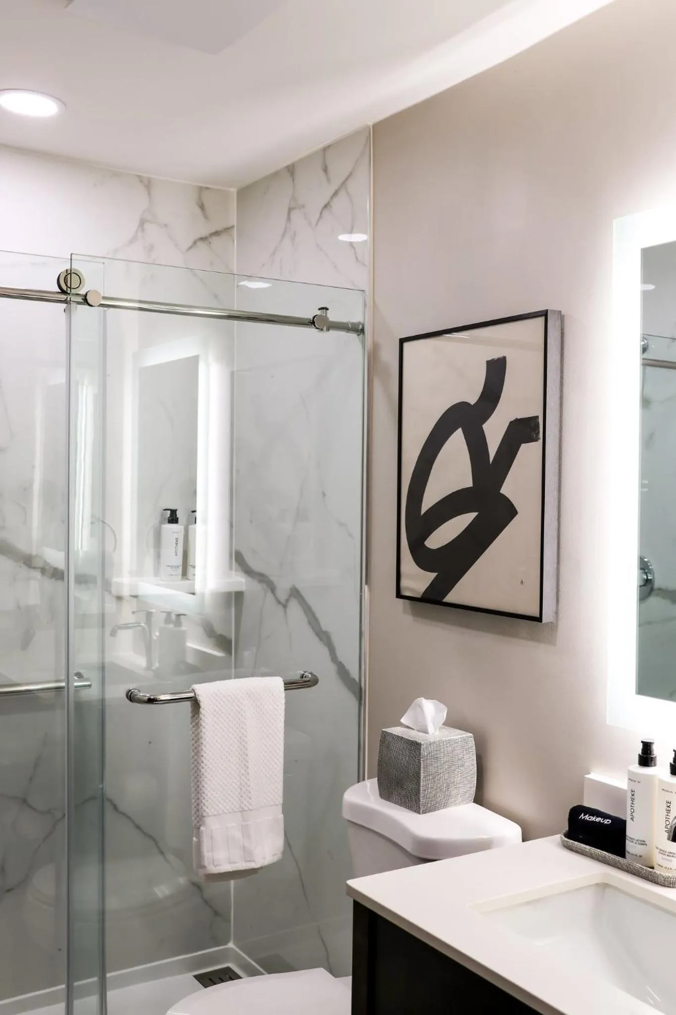 Photo of the whole room in voco Flagstaff by IHG