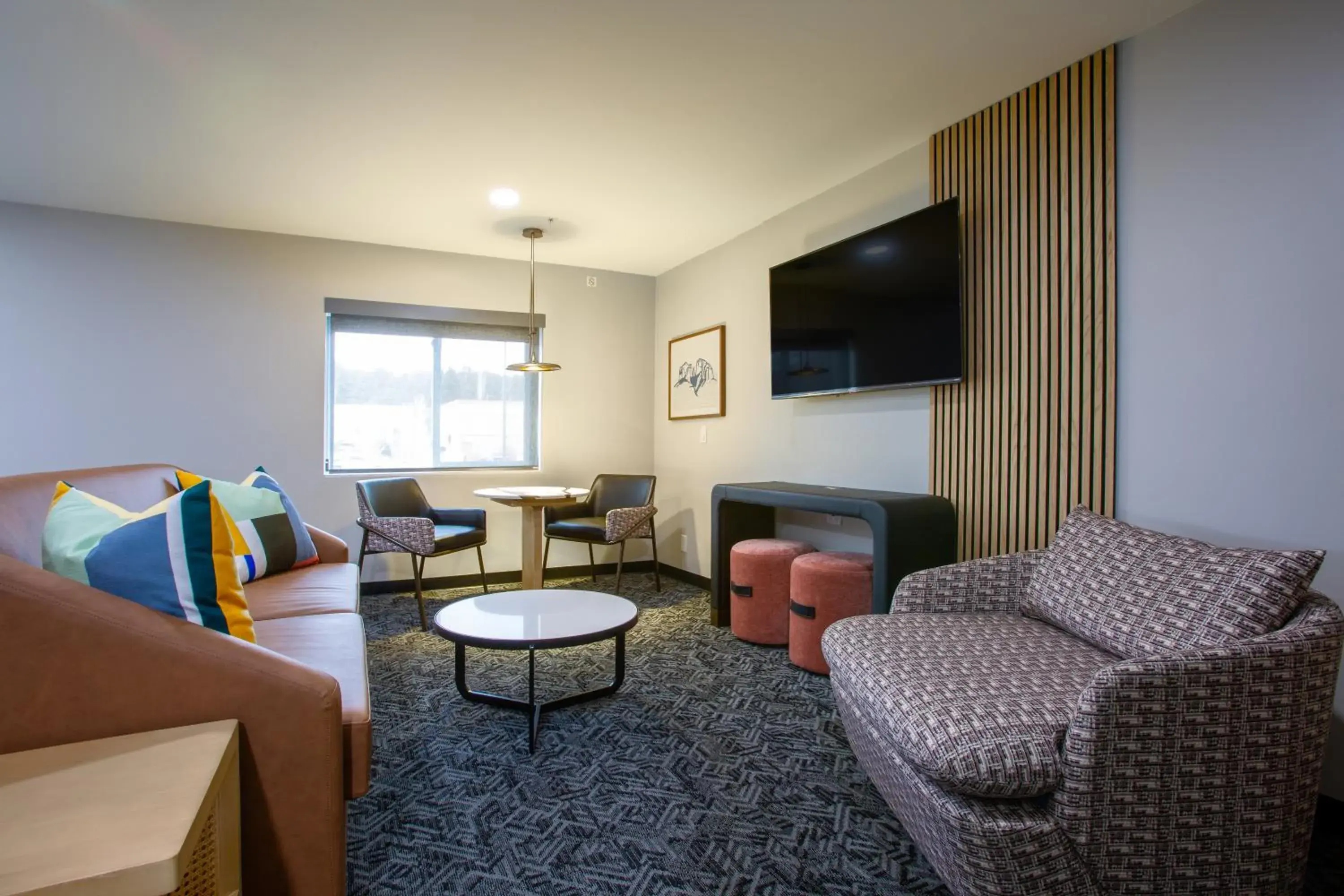 King Suite with Bath and Shower in voco Flagstaff by IHG King Suite with Bath and Shower in voco Flagstaff by IHG