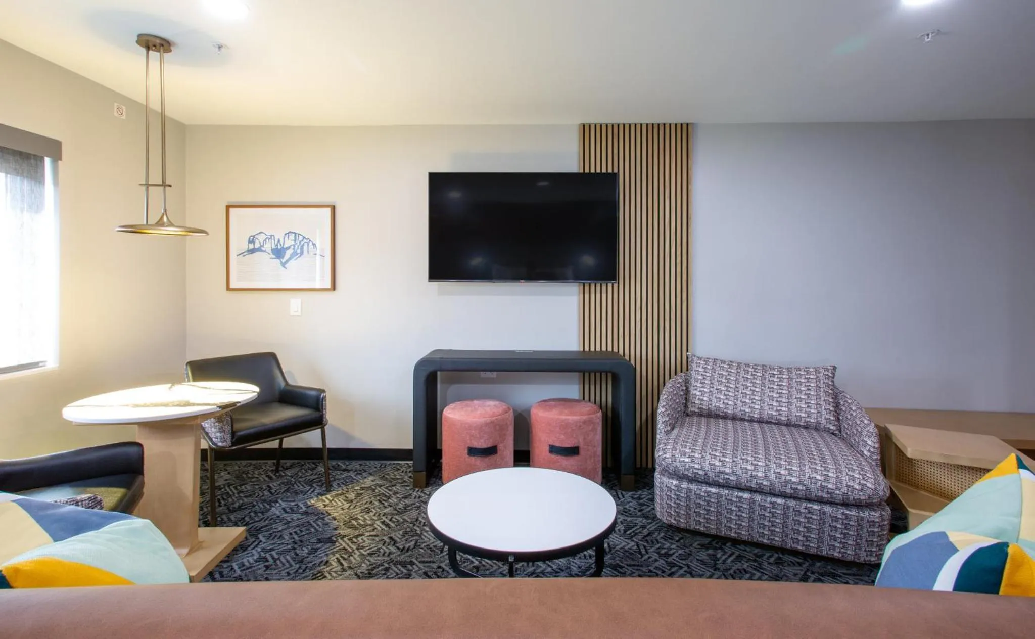 Photo of the whole room in voco Flagstaff by IHG