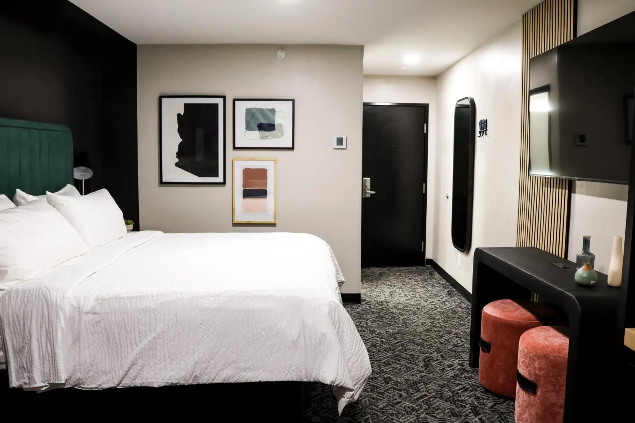 Photo of the whole room, Bed in voco Flagstaff by IHG