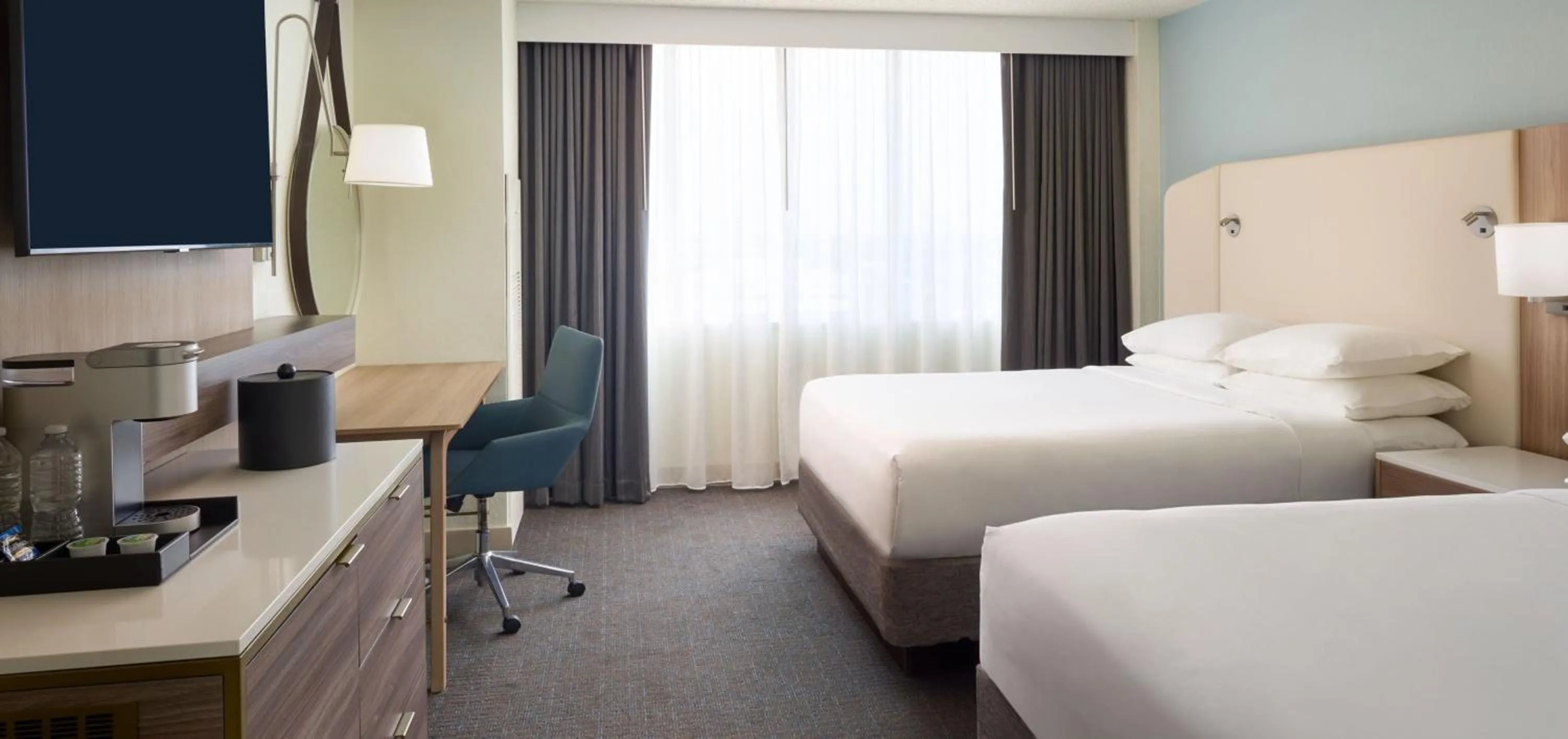 Bed in Holiday Inn Palm Beach-Airport Conf Ctr, an IHG Hotel