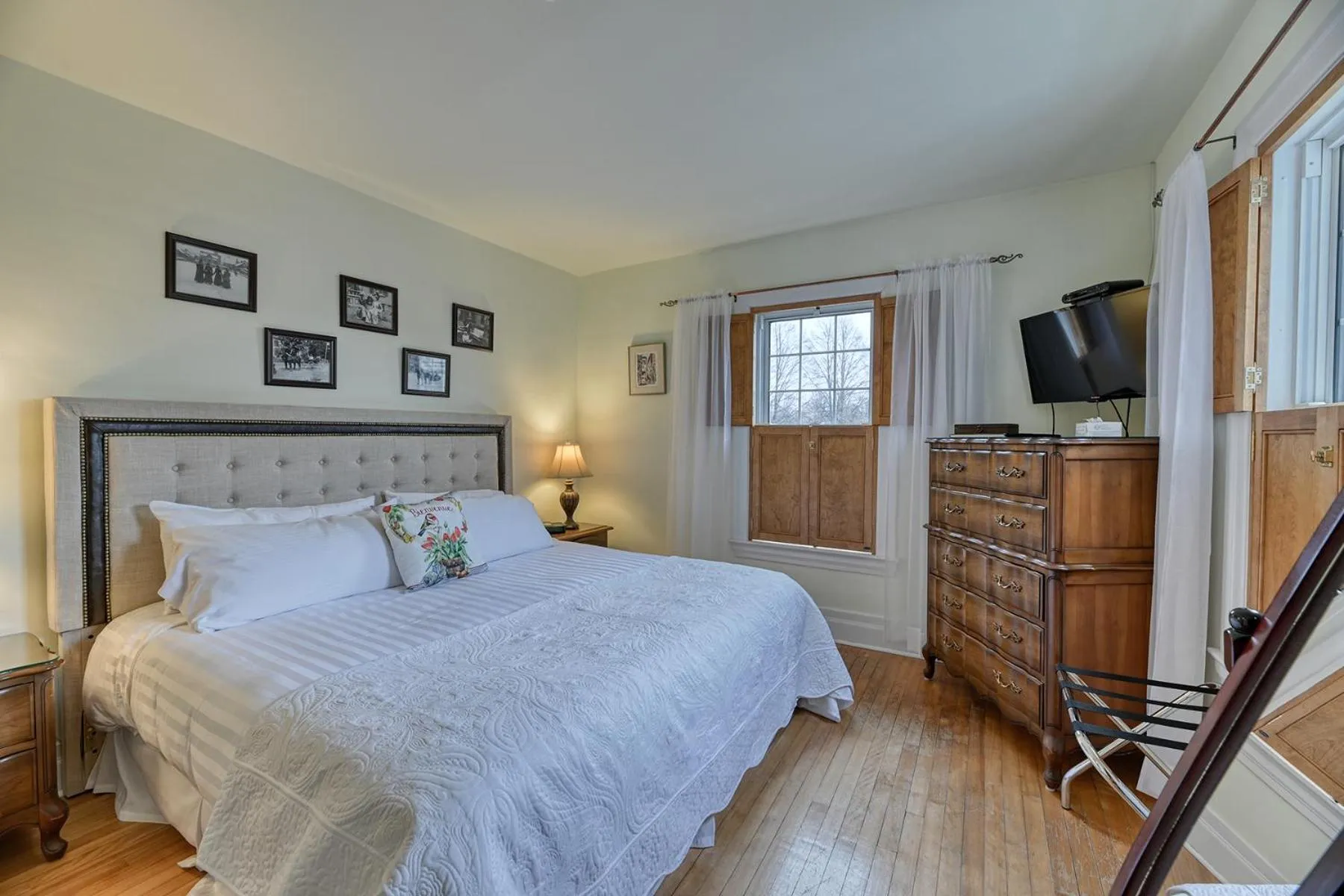 TV and multimedia, Bed in La Maison Collins B&B