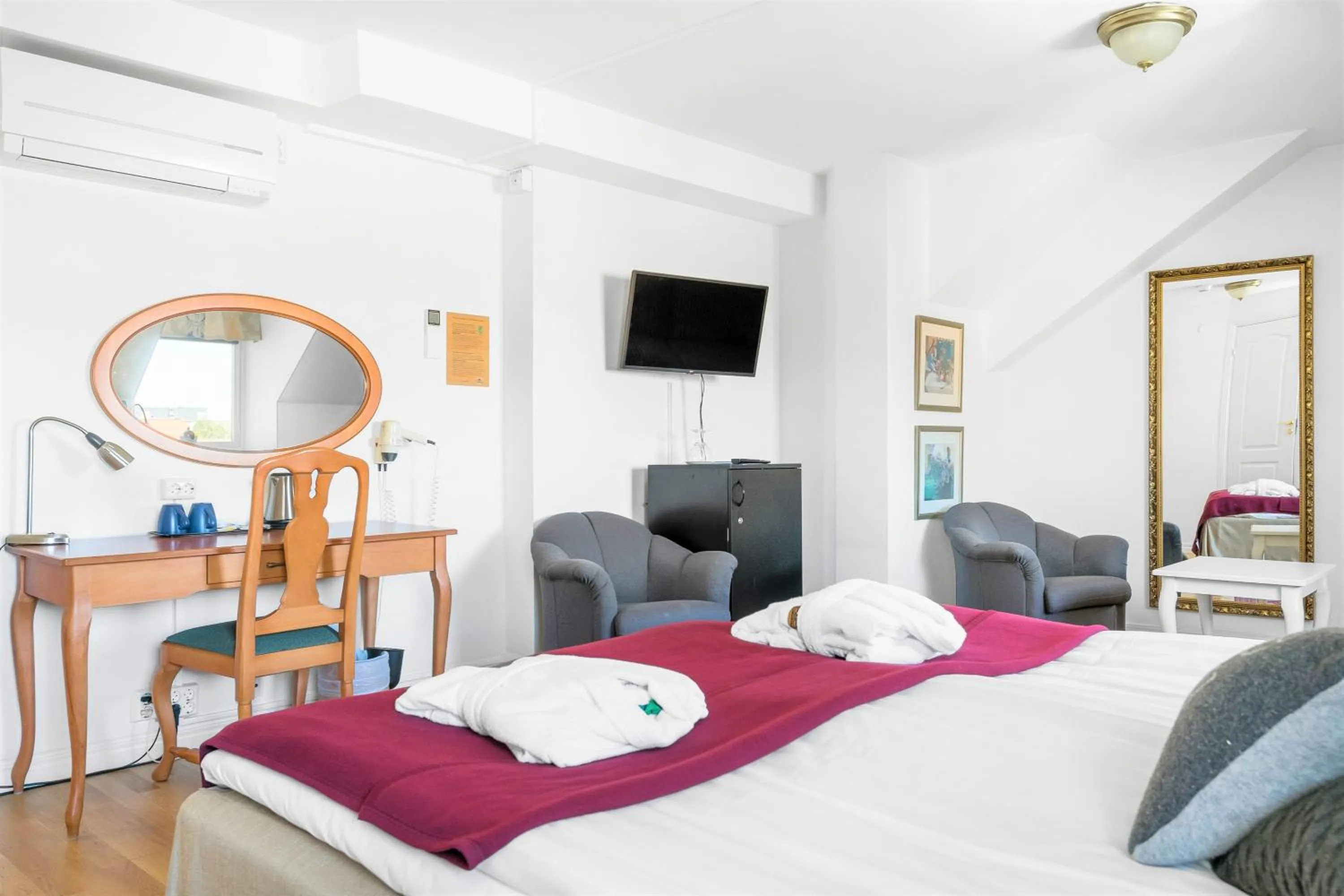 TV and multimedia, Bed in Hotel Concordia