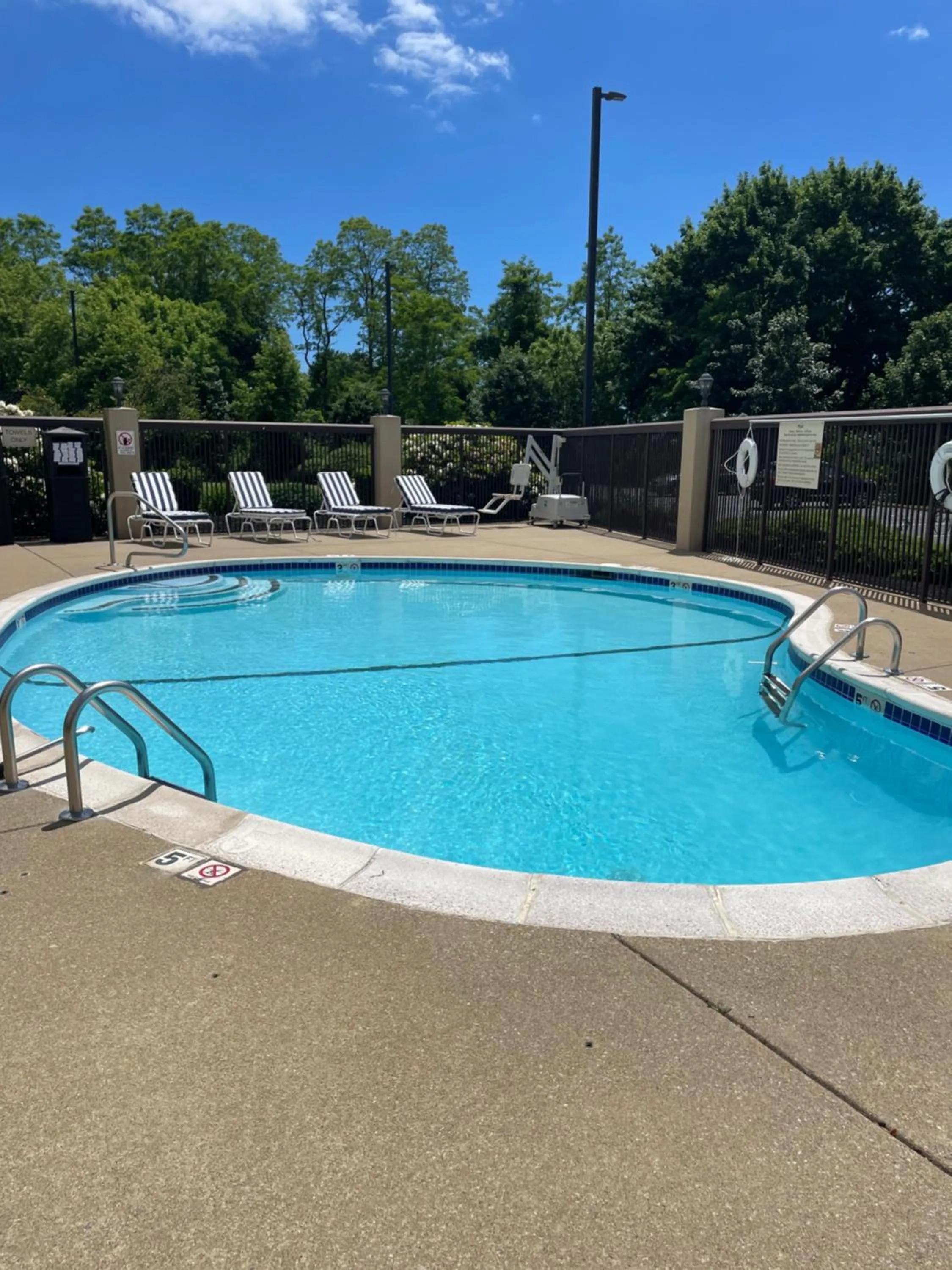 Swimming pool in Hampton Inn New Bedford/Fairhaven