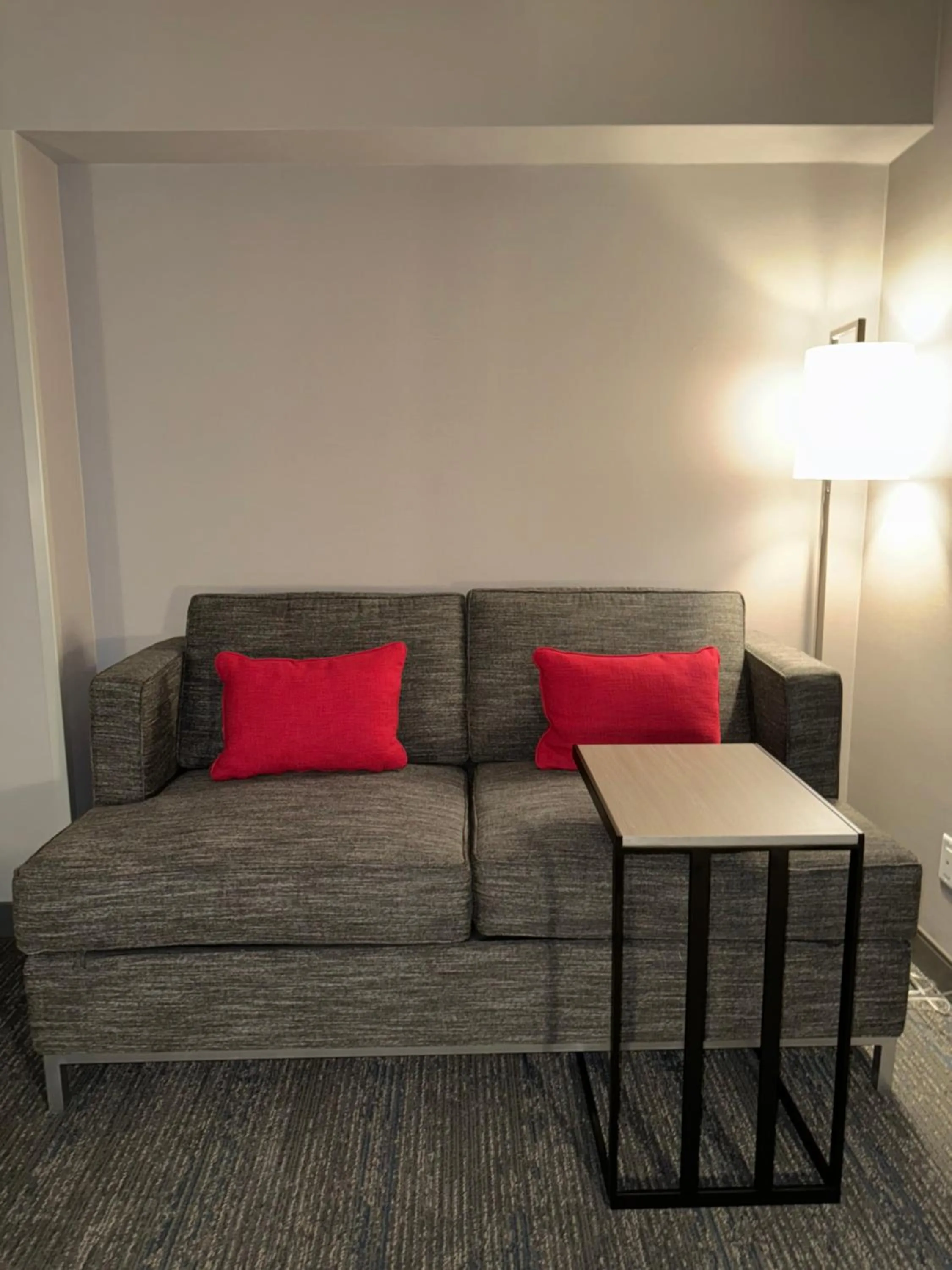 Seating area in Hampton Inn New Bedford/Fairhaven