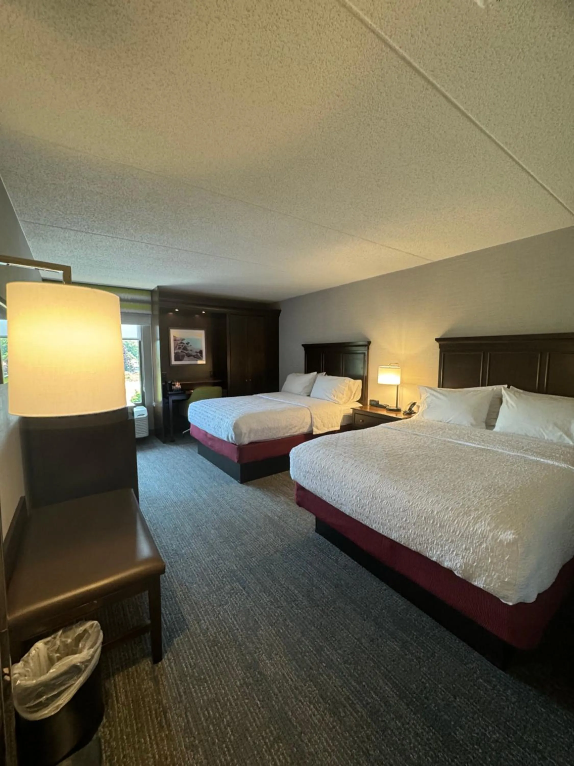 Bed in Hampton Inn New Bedford/Fairhaven