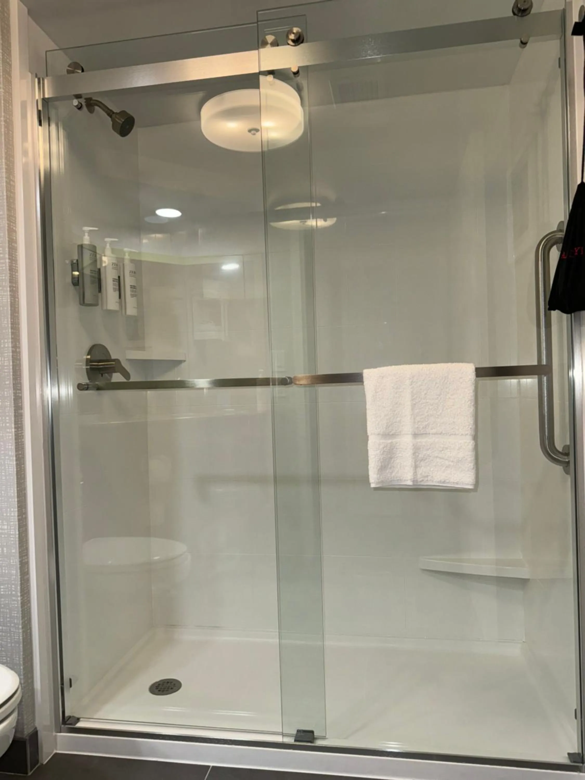 Shower in Hampton Inn New Bedford/Fairhaven