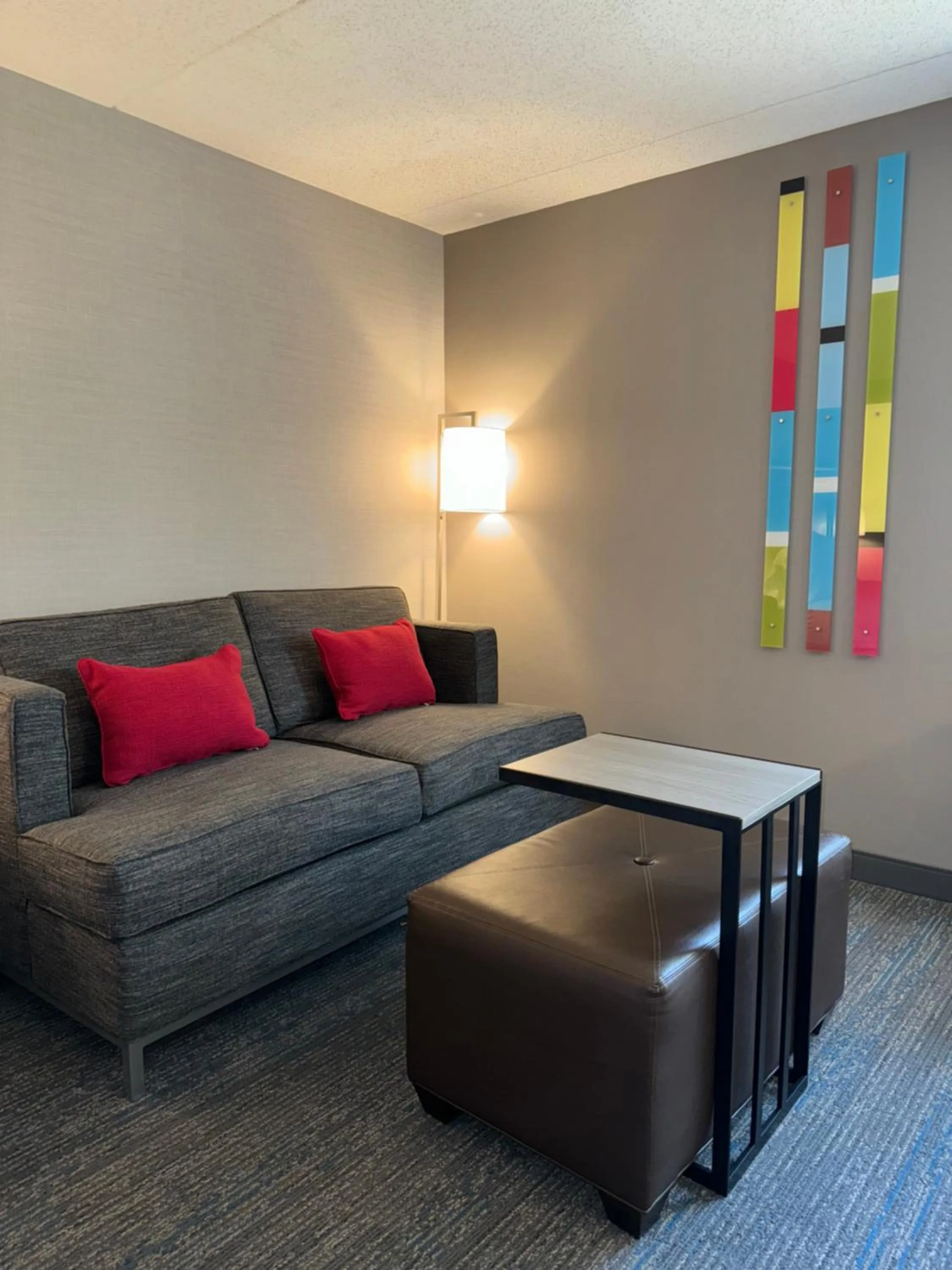 Seating area in Hampton Inn New Bedford/Fairhaven