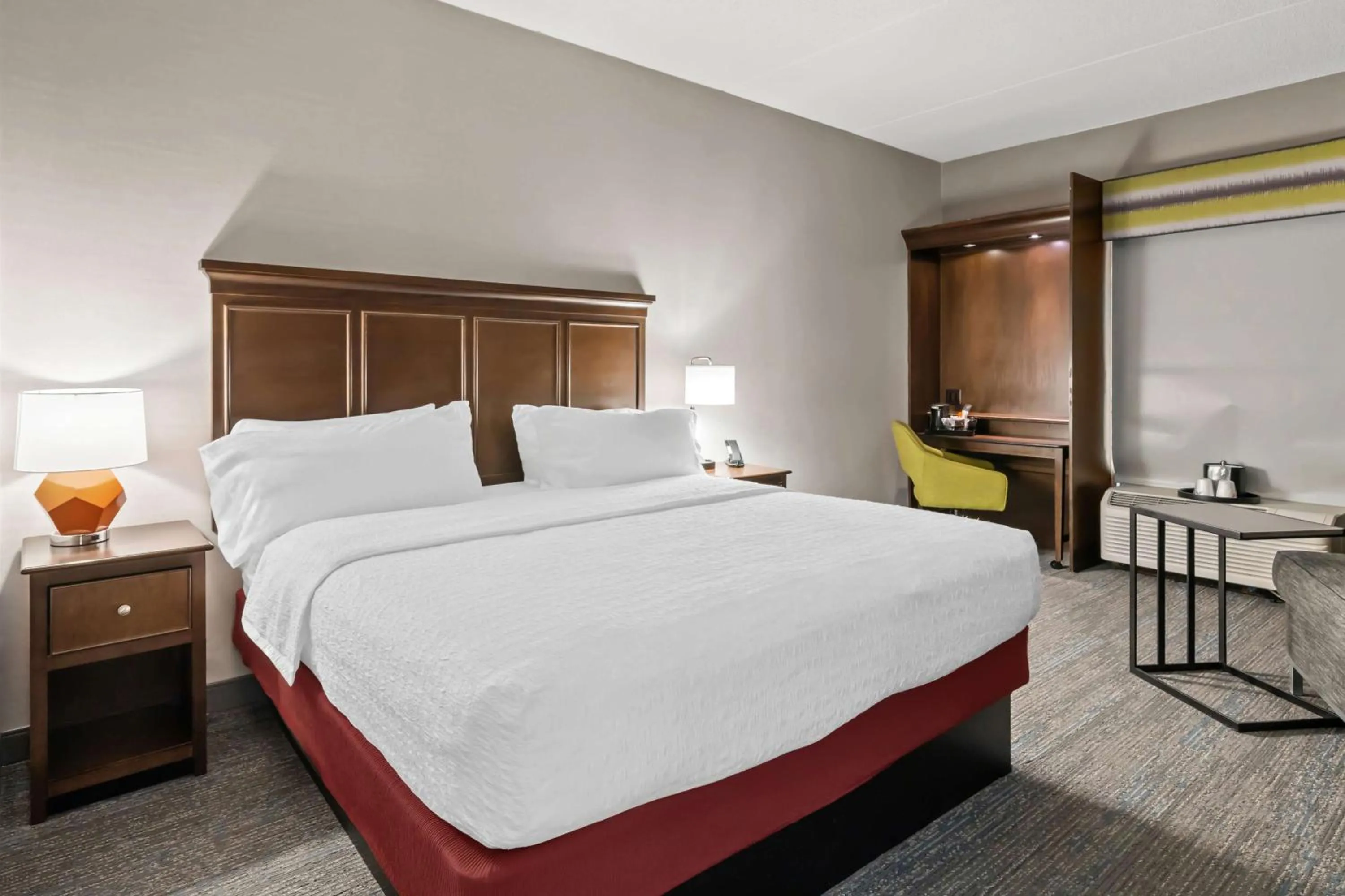 Bed in Hampton Inn New Bedford/Fairhaven