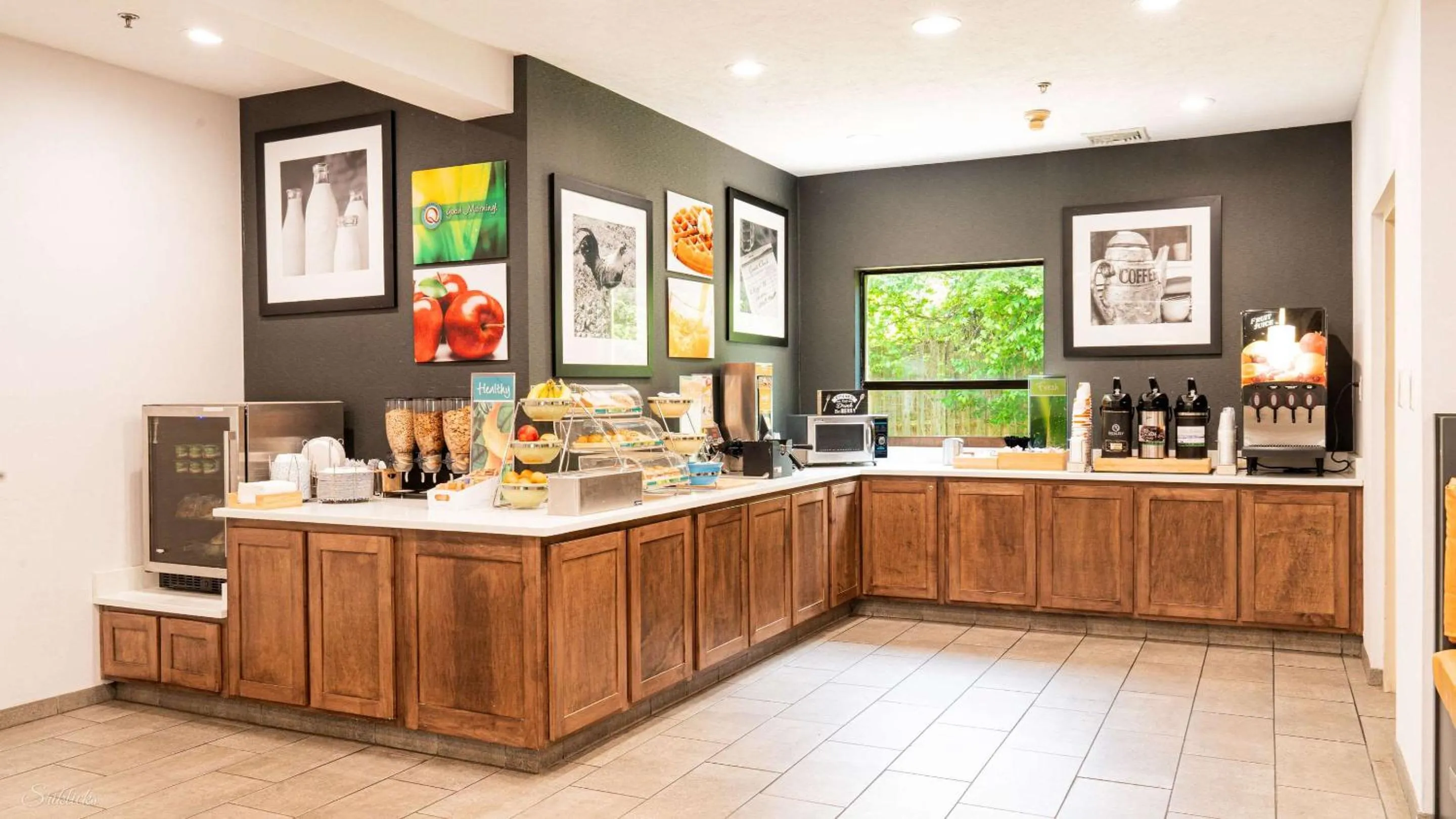 Breakfast in Quality Inn & Suites Oakwood Village - Cleveland South