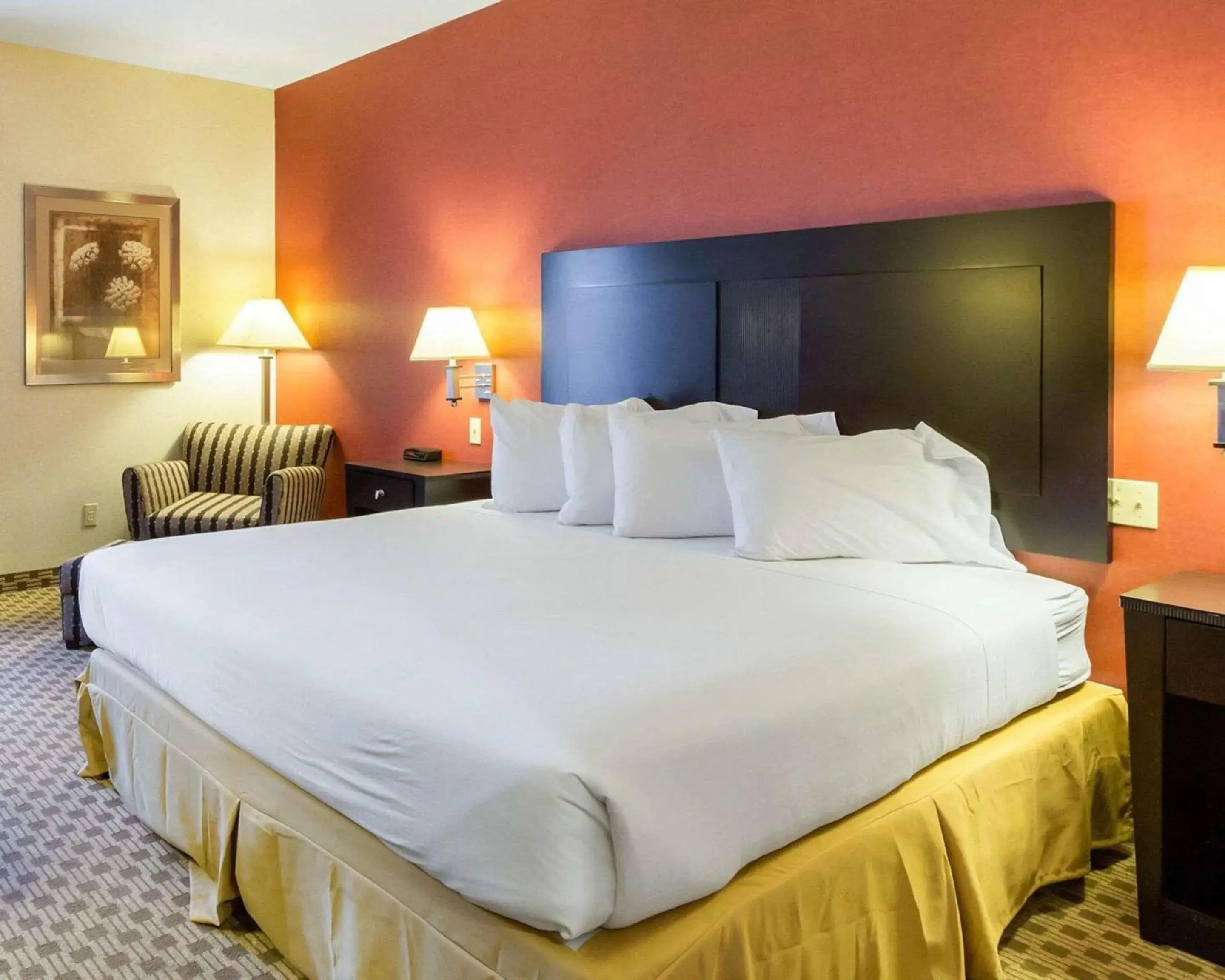 King Room - Disability Access/Non-Smoking in Quality Inn & Suites Oakwood Village - Cleveland South King Room - Disability Access/Non-Smoking in Quality Inn & Suites Oakwood Village - Cleveland South