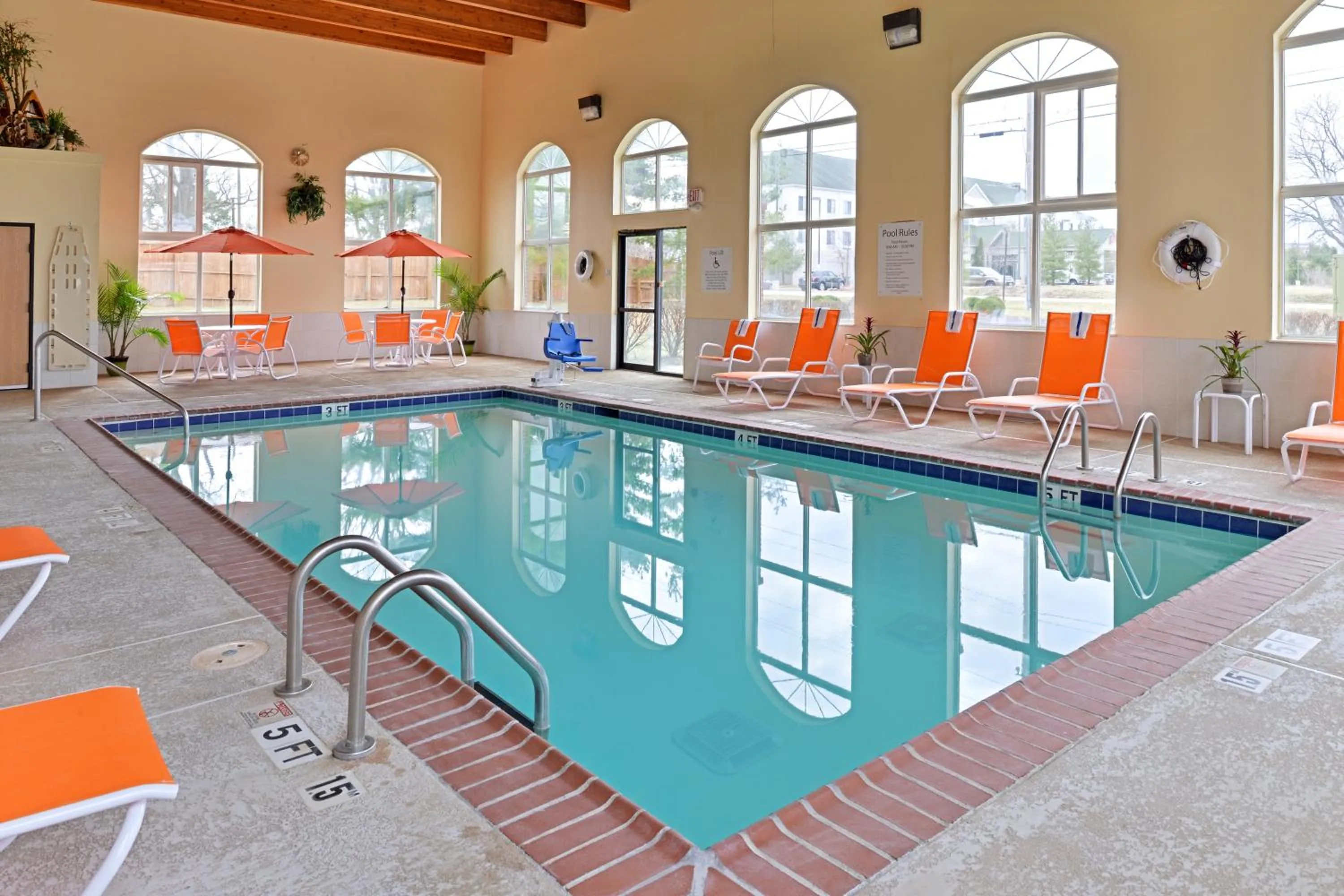Swimming Pool in Holiday Inn Express Hotel & Suites Cincinnati-North/Sharonville