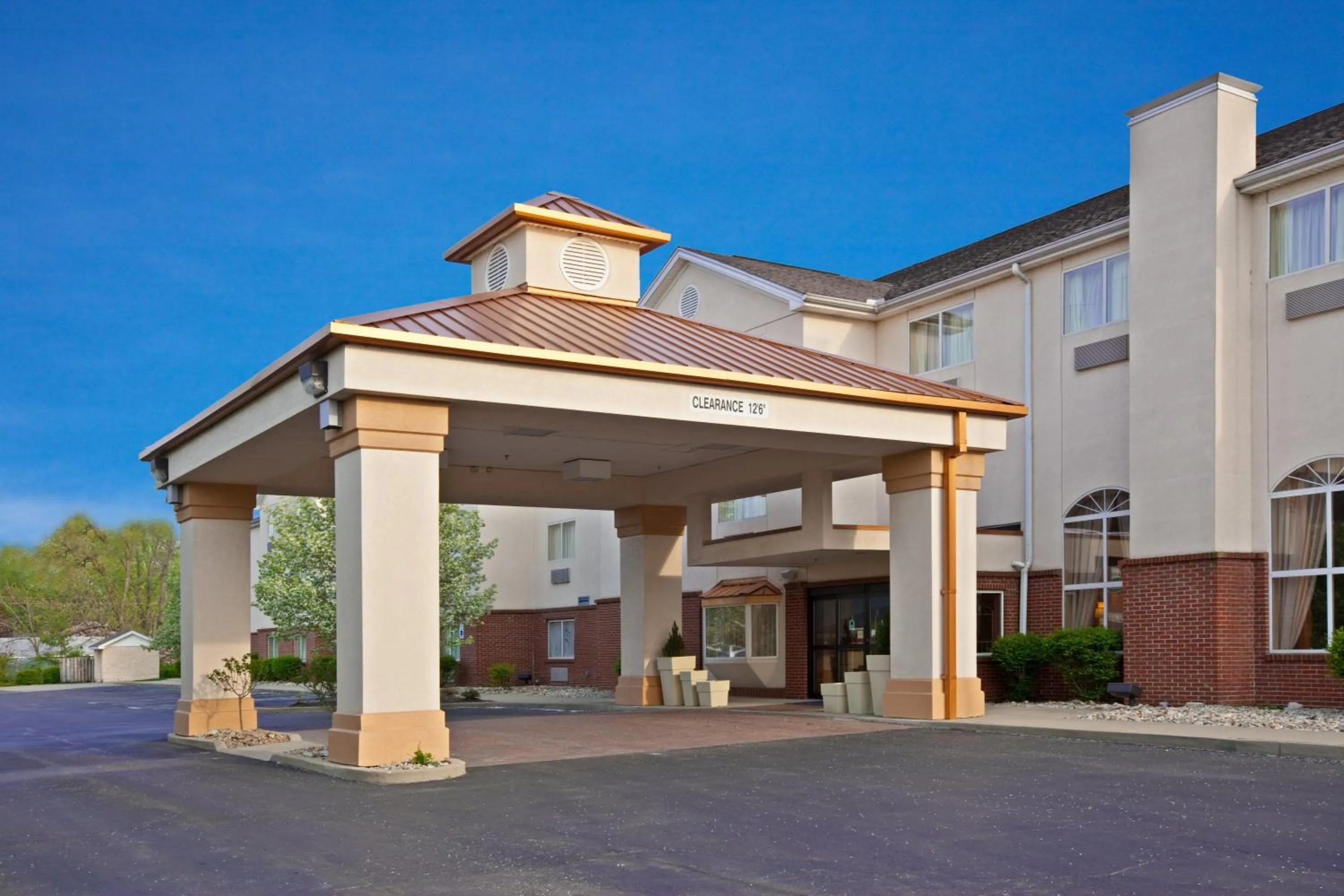 Property Building in Holiday Inn Express Hotel & Suites Cincinnati-North/Sharonville