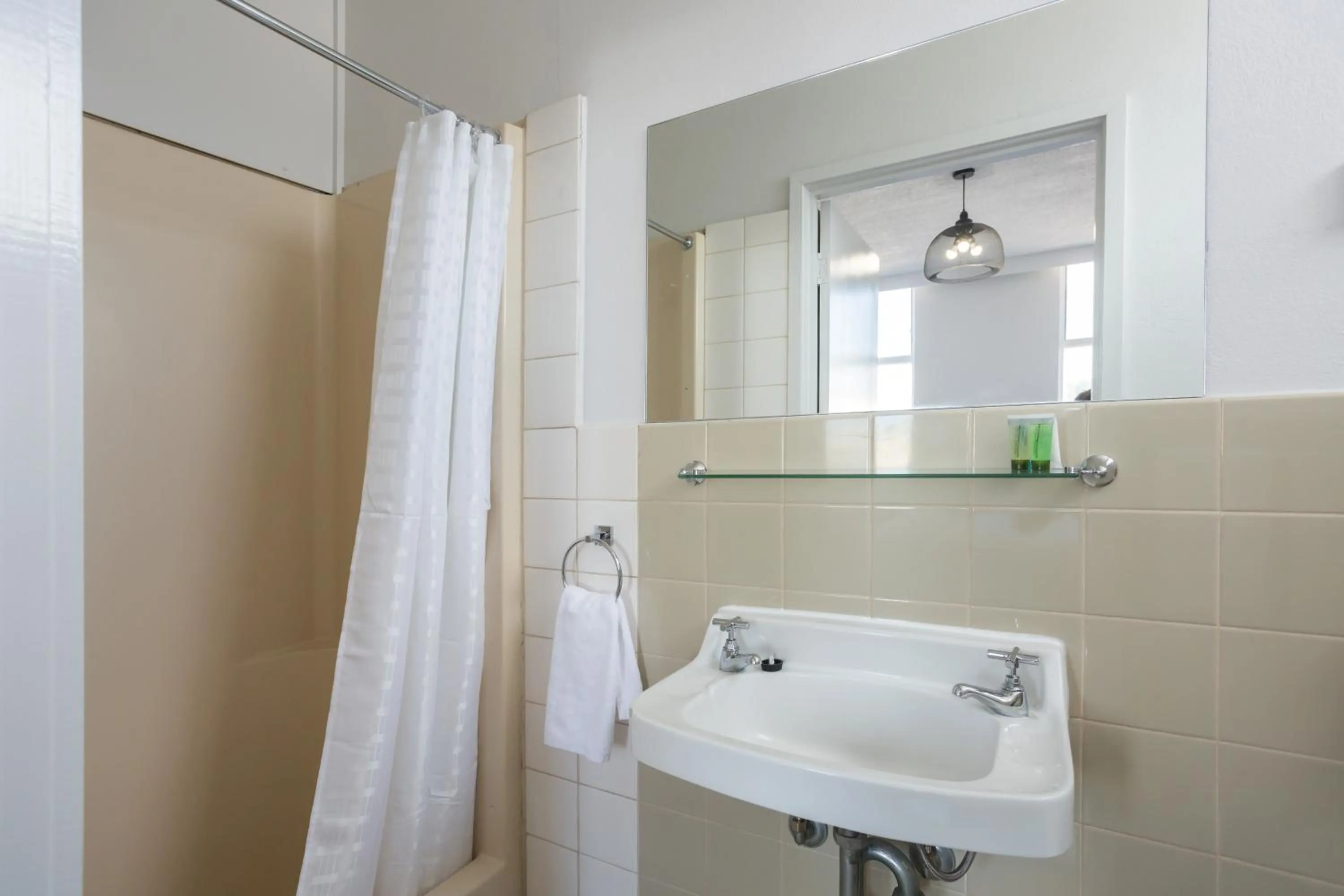 Bathroom in Nightcap at Emerald Star Hotel