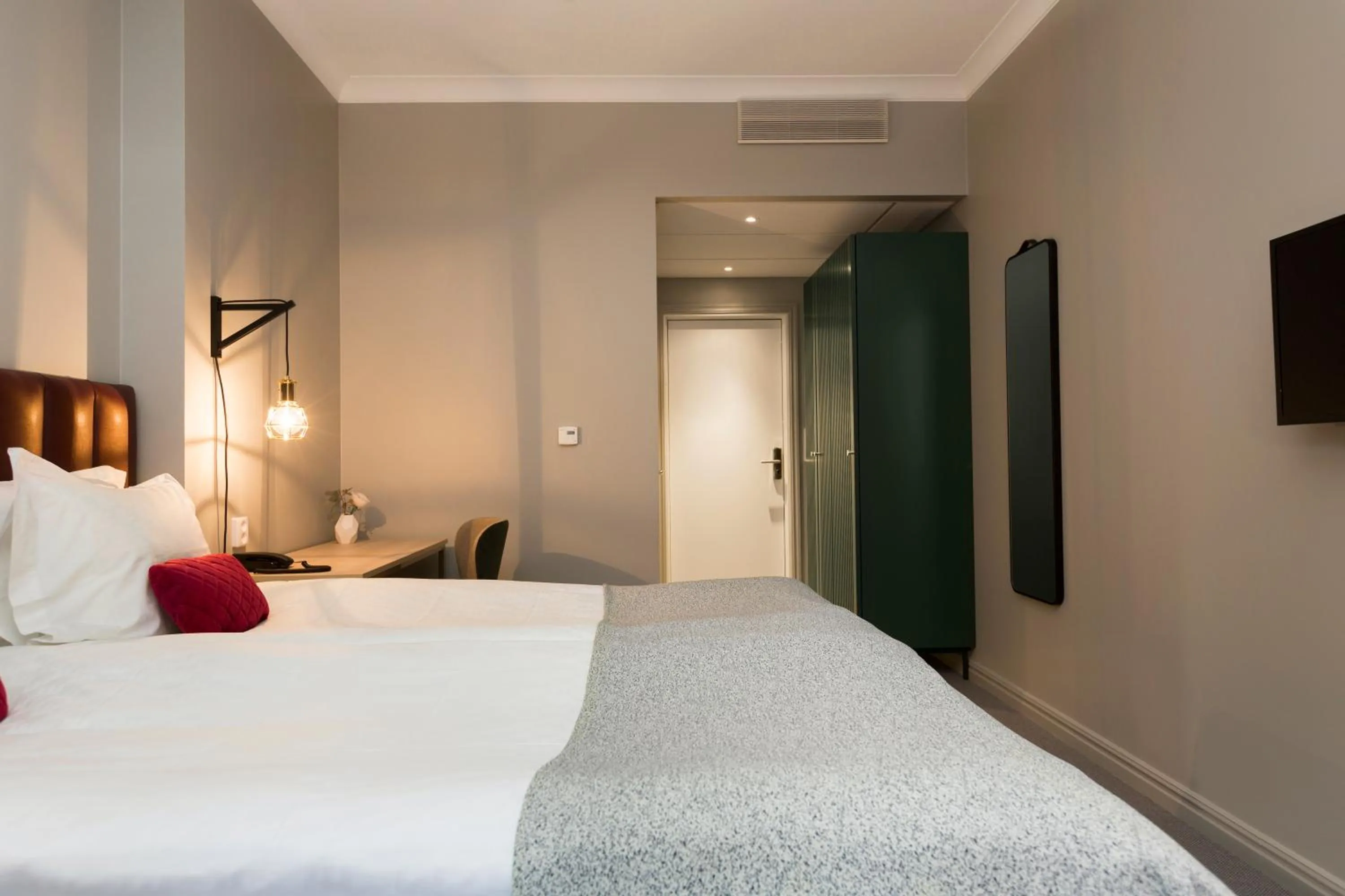 Photo of the whole room, Bed in Elite Hotel Adlon