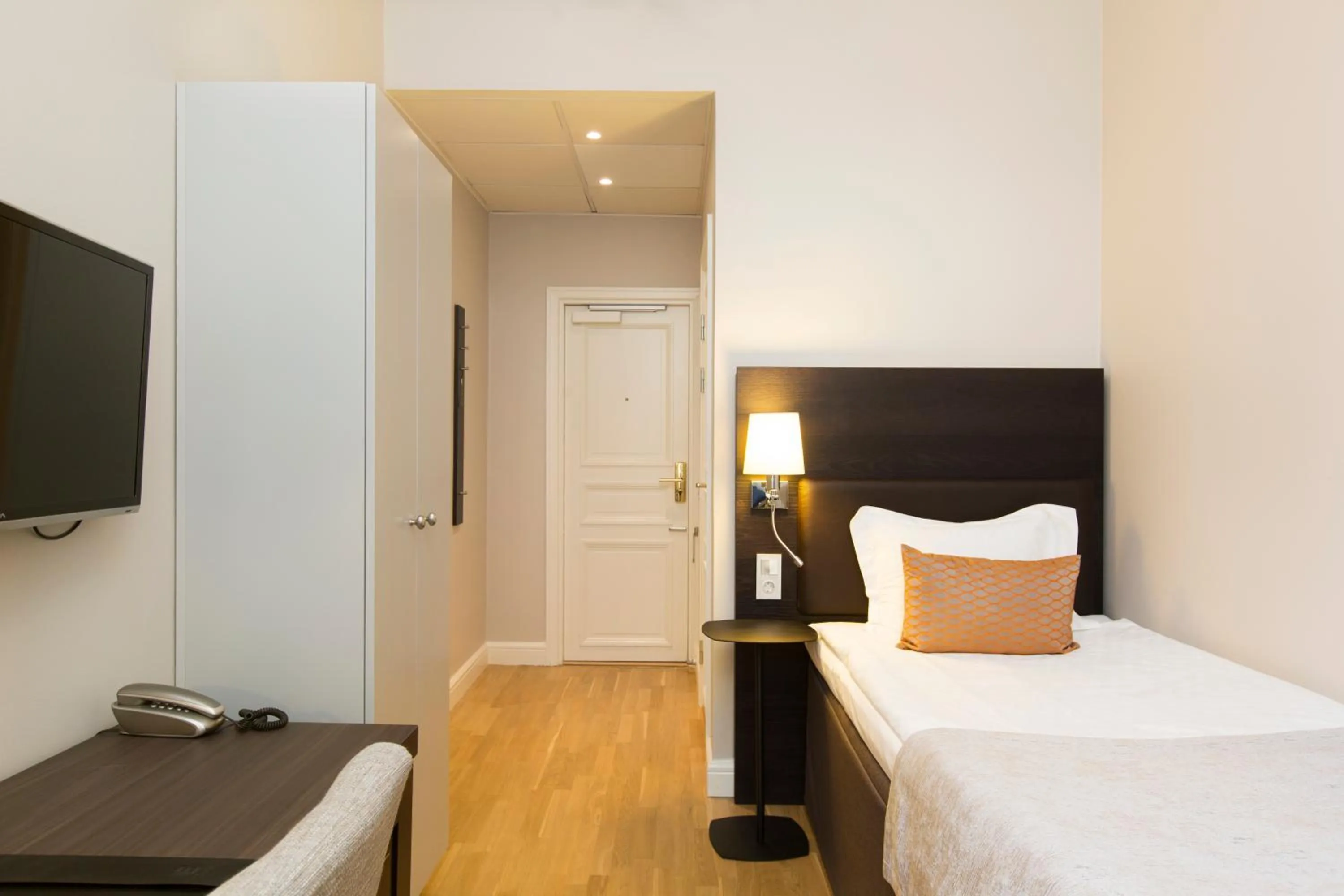 Photo of the whole room, Bed in Elite Hotel Adlon