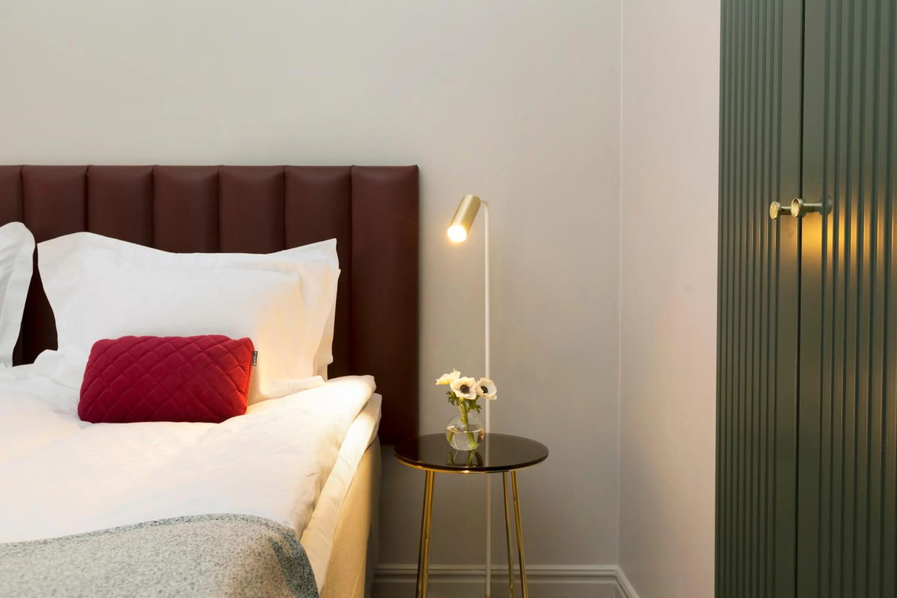 Decorative detail, Bed in Elite Hotel Adlon