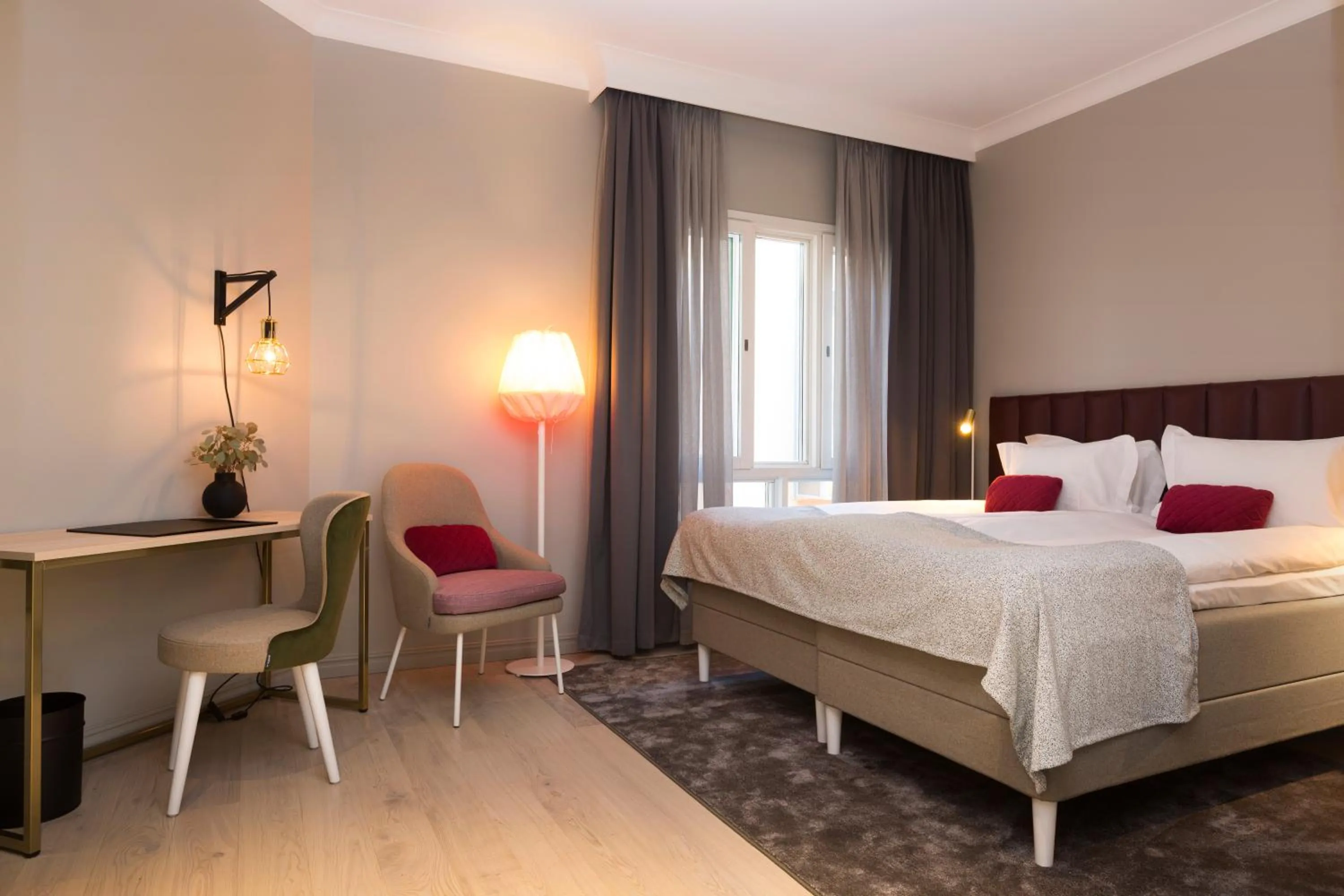 Bedroom, Bed in Elite Hotel Adlon