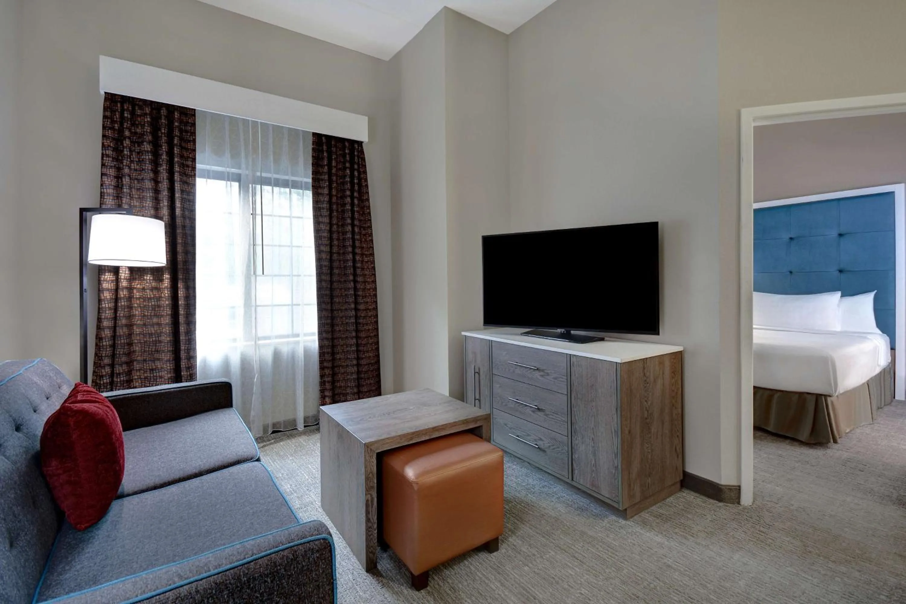Living room, Bed in Homewood Suites Newport News - Yorktown by Hilton