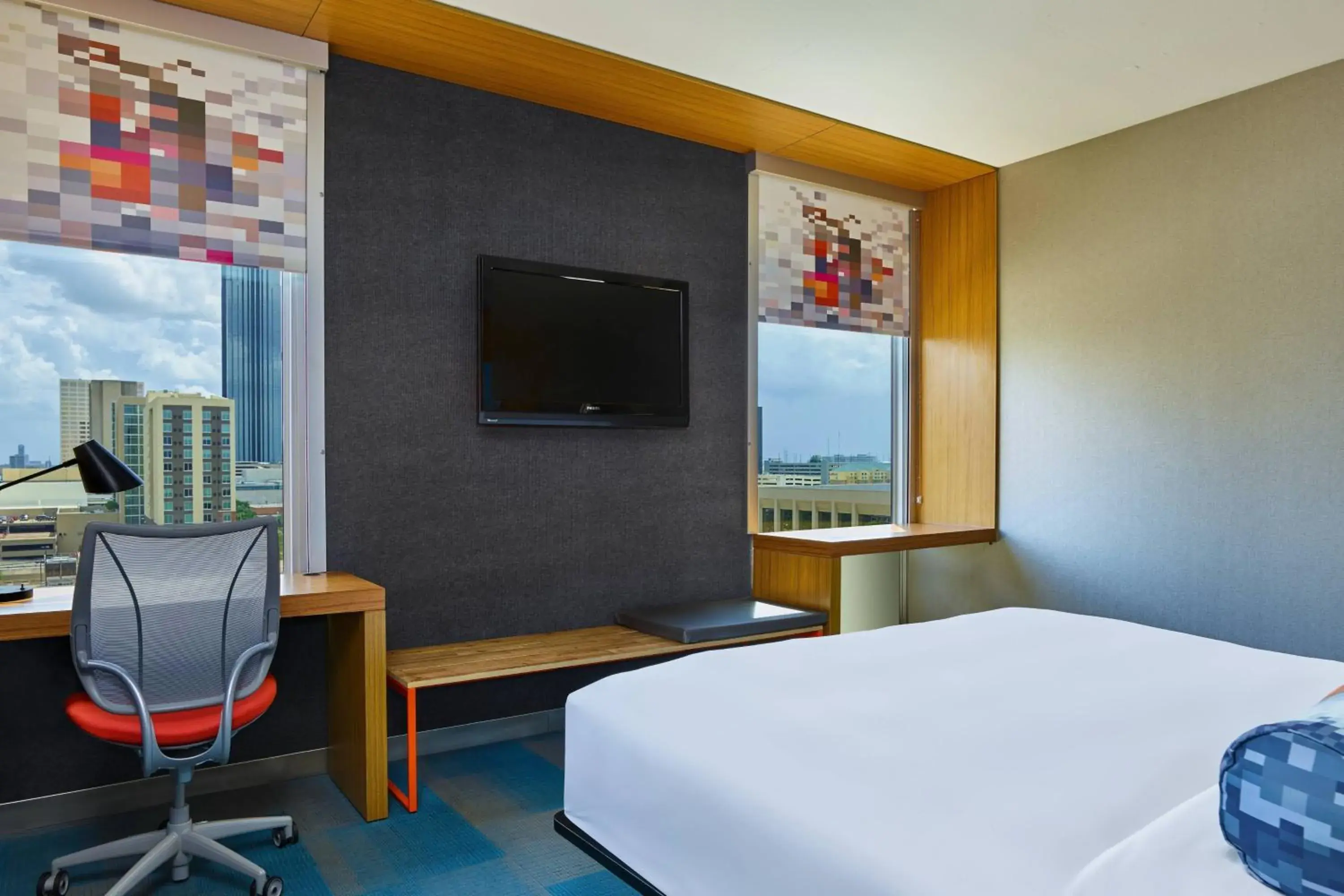 King Room with Roll-in Shower - Mobility and Hearing Accessible in Aloft Houston by the Galleria King Room with Roll-in Shower - Mobility and Hearing Accessible in Aloft Houston by the Galleria