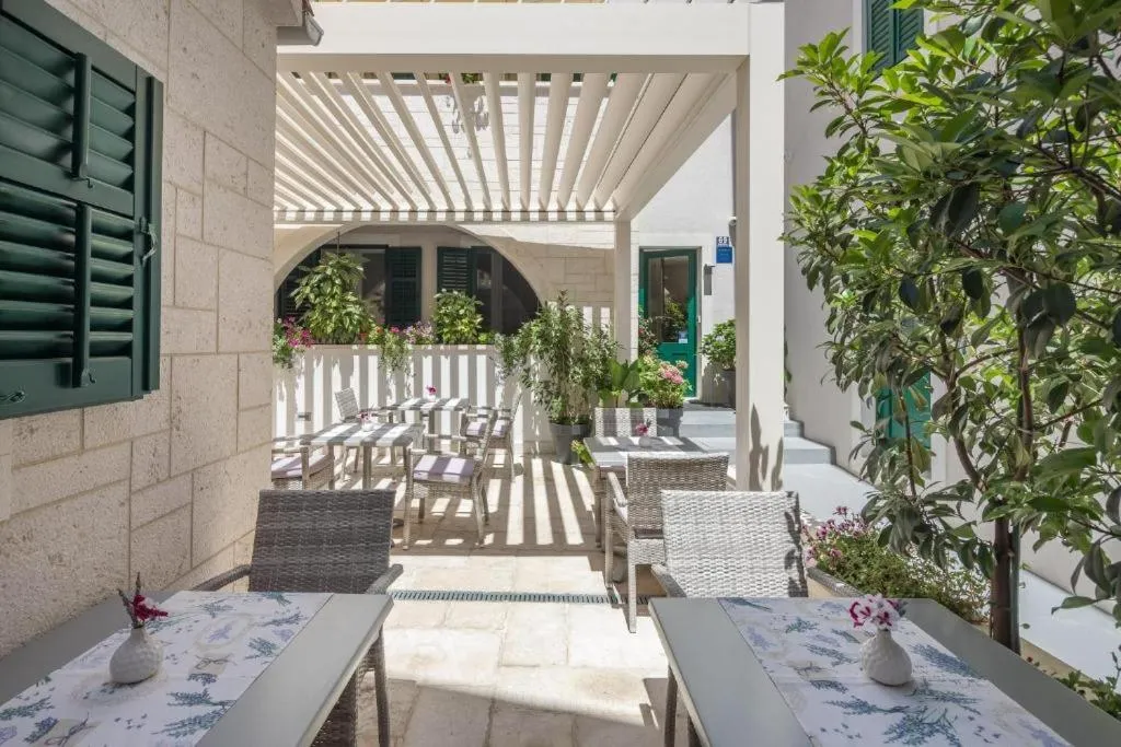 Garden view in Balatura The Fine Bed&Breakfast Split