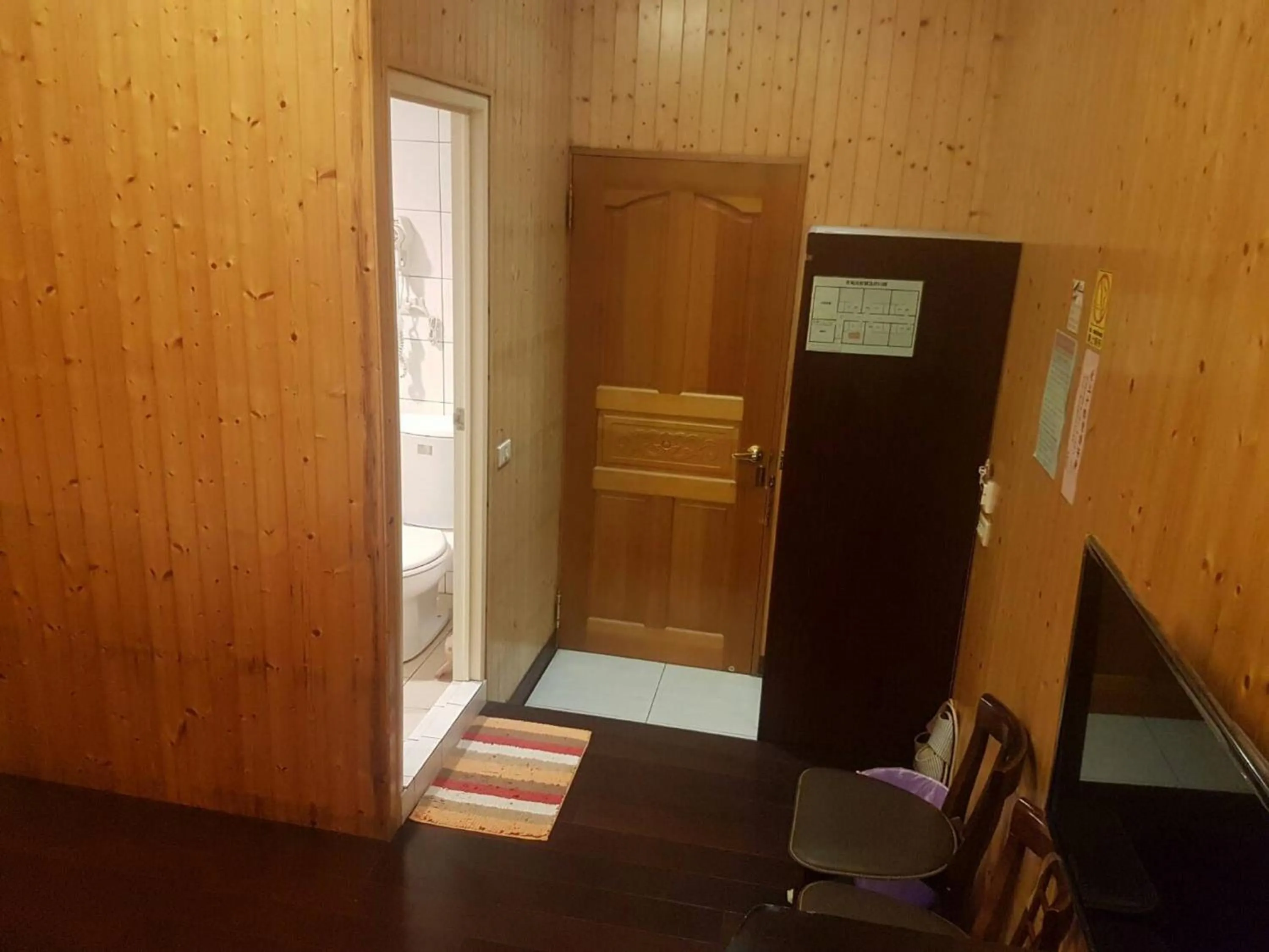 wardrobe in Ming Yang B&B