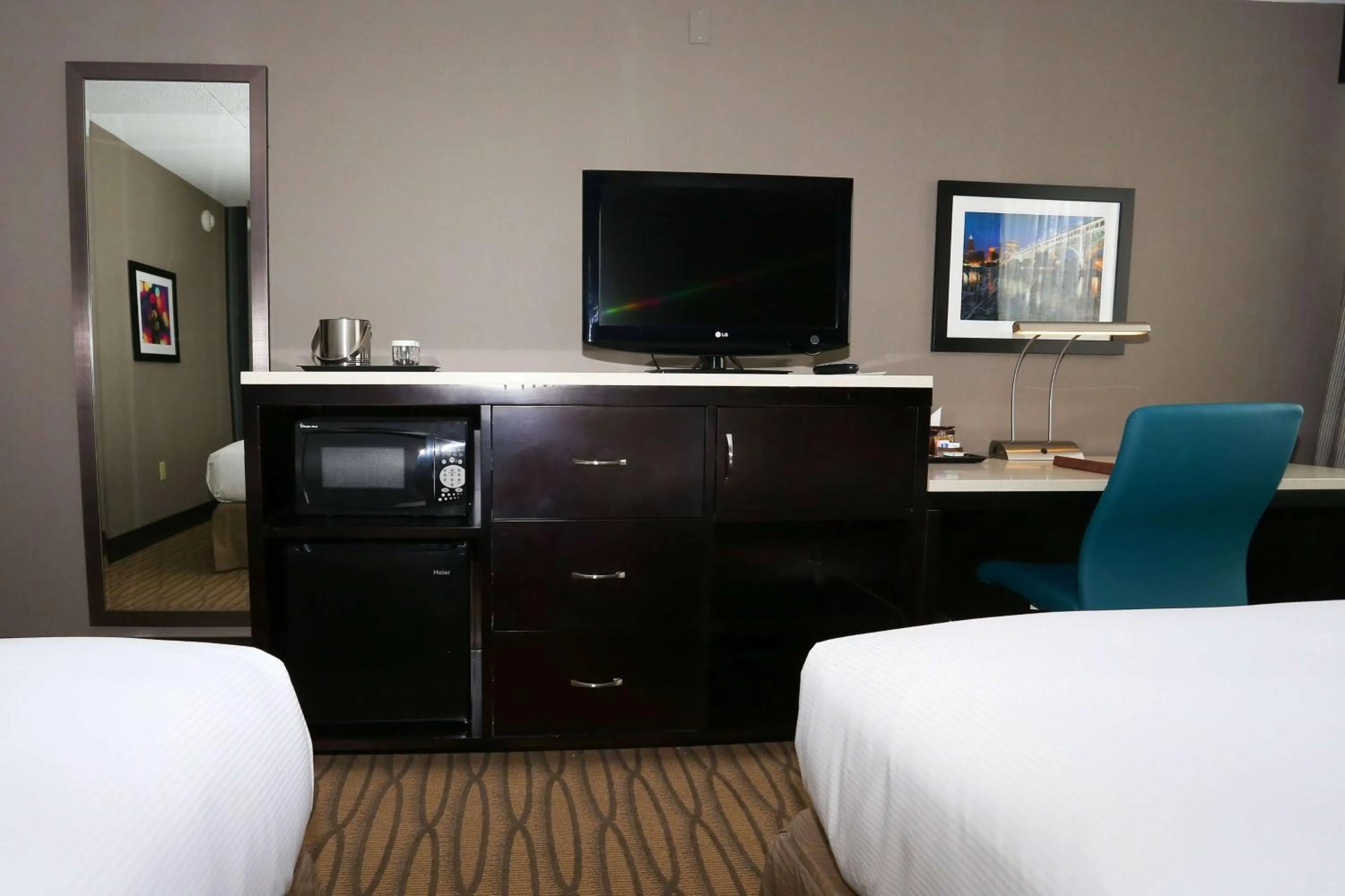 Photo of the whole room, Bed in Wyndham Garden Westlake