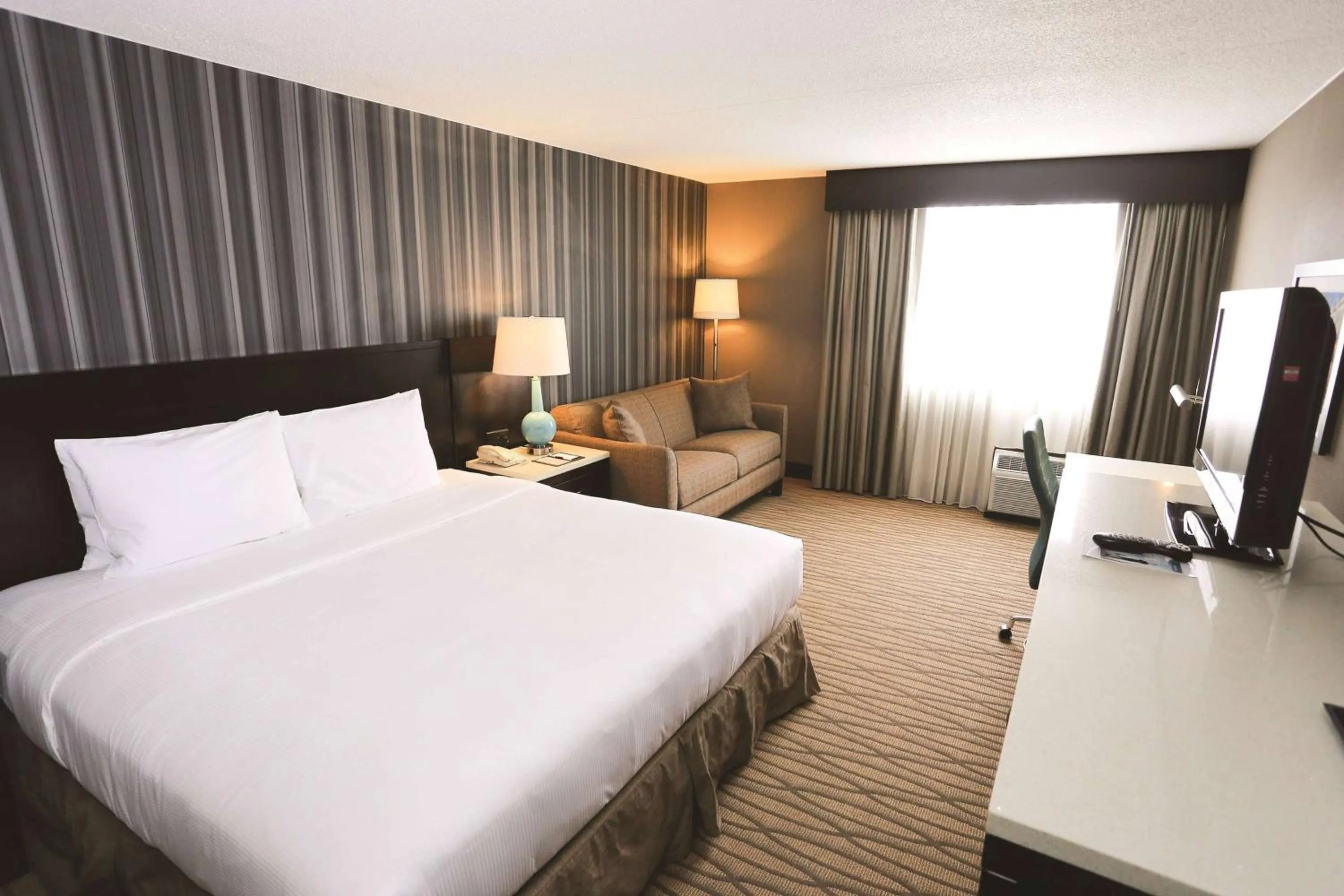 Photo of the whole room, Bed in Wyndham Garden Westlake