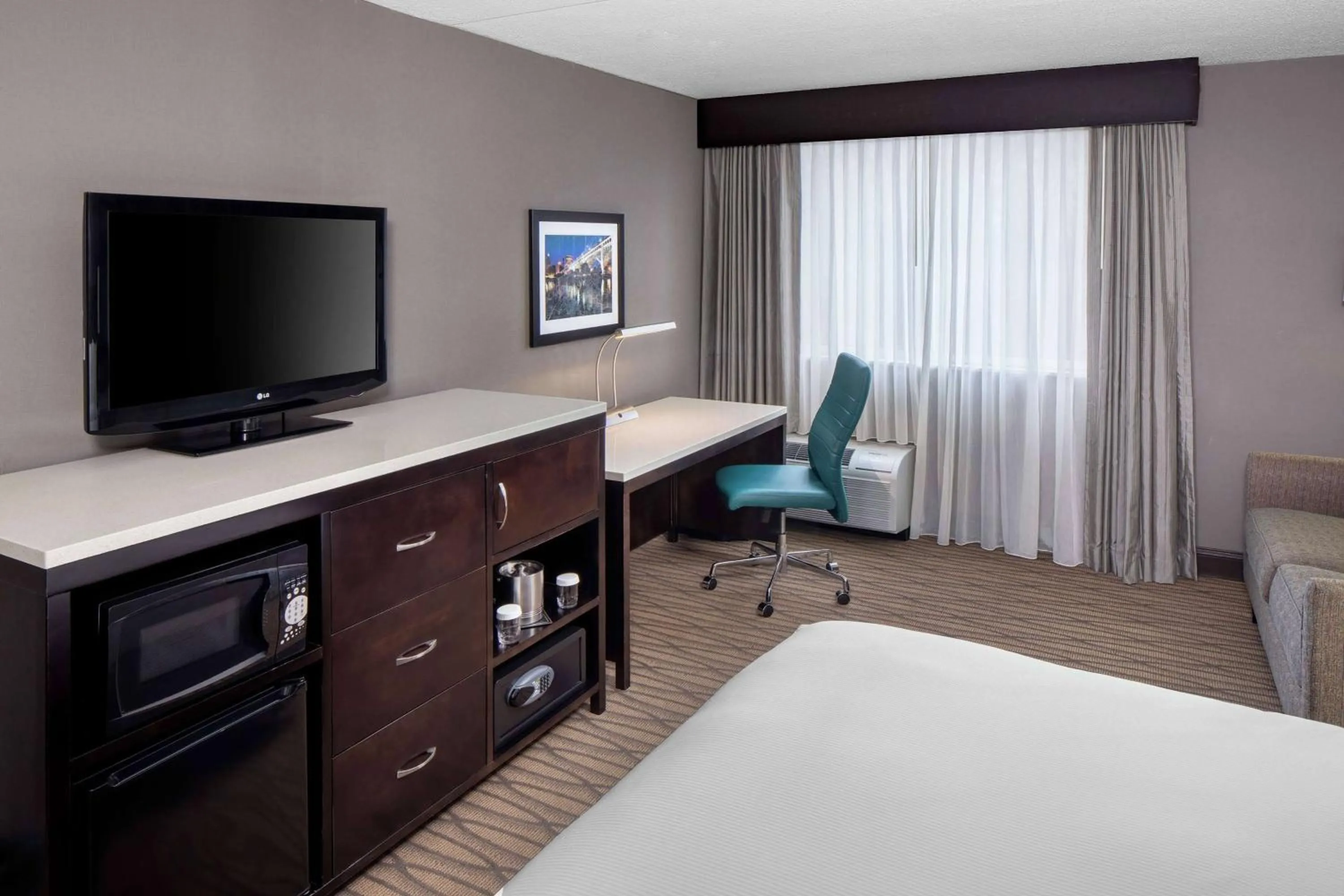 Photo of the whole room, Bed in Wyndham Garden Westlake