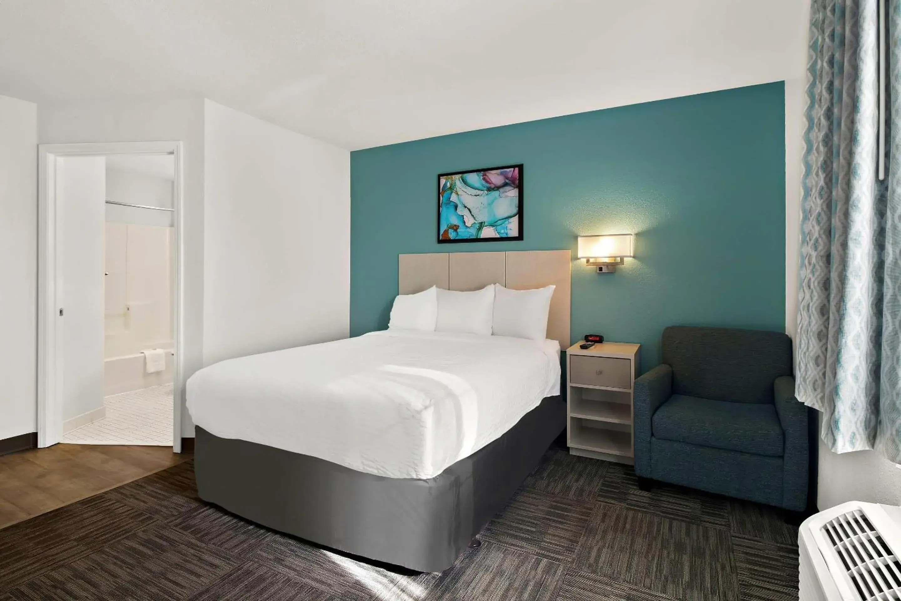 Queen Room with Roll-In Shower - Accessible/Non-Smoking in MainStay Suites Orlando Altamonte Springs Queen Room with Roll-In Shower - Accessible/Non-Smoking in MainStay Suites Orlando Altamonte Springs