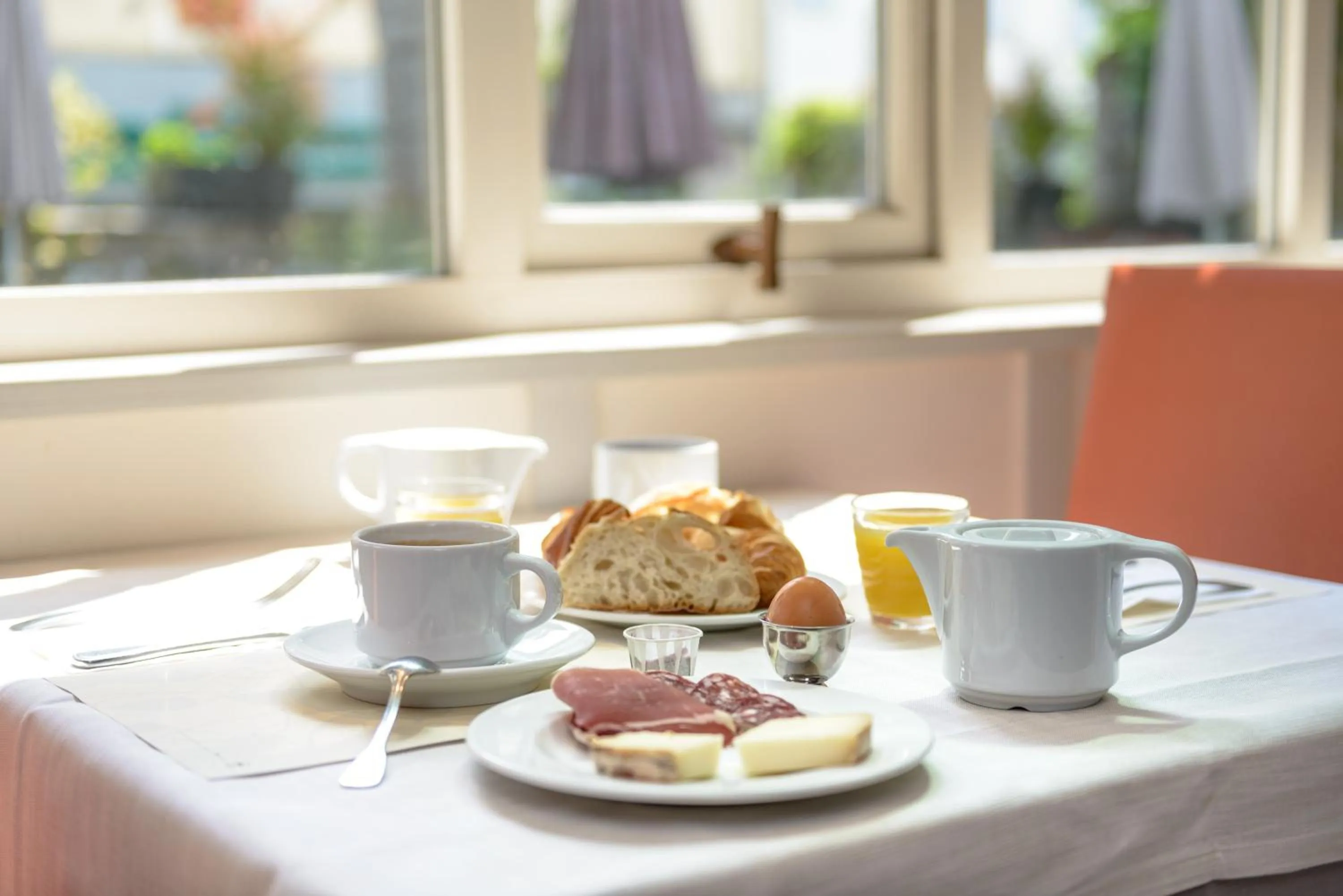 Breakfast in Hôtel Au Pavillon du Frêne