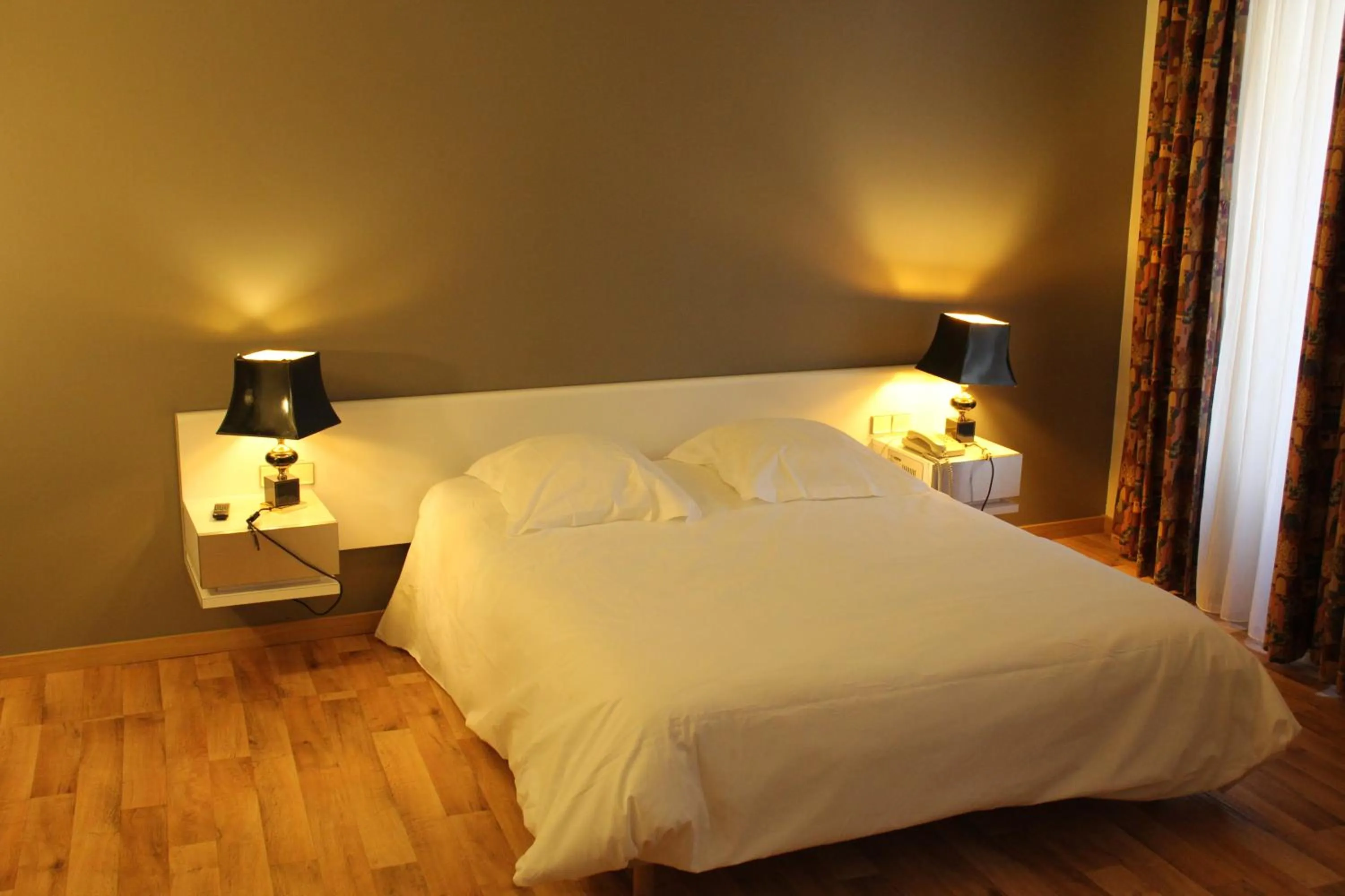 Bedroom, Bed in Hôtel Au Pavillon du Frêne