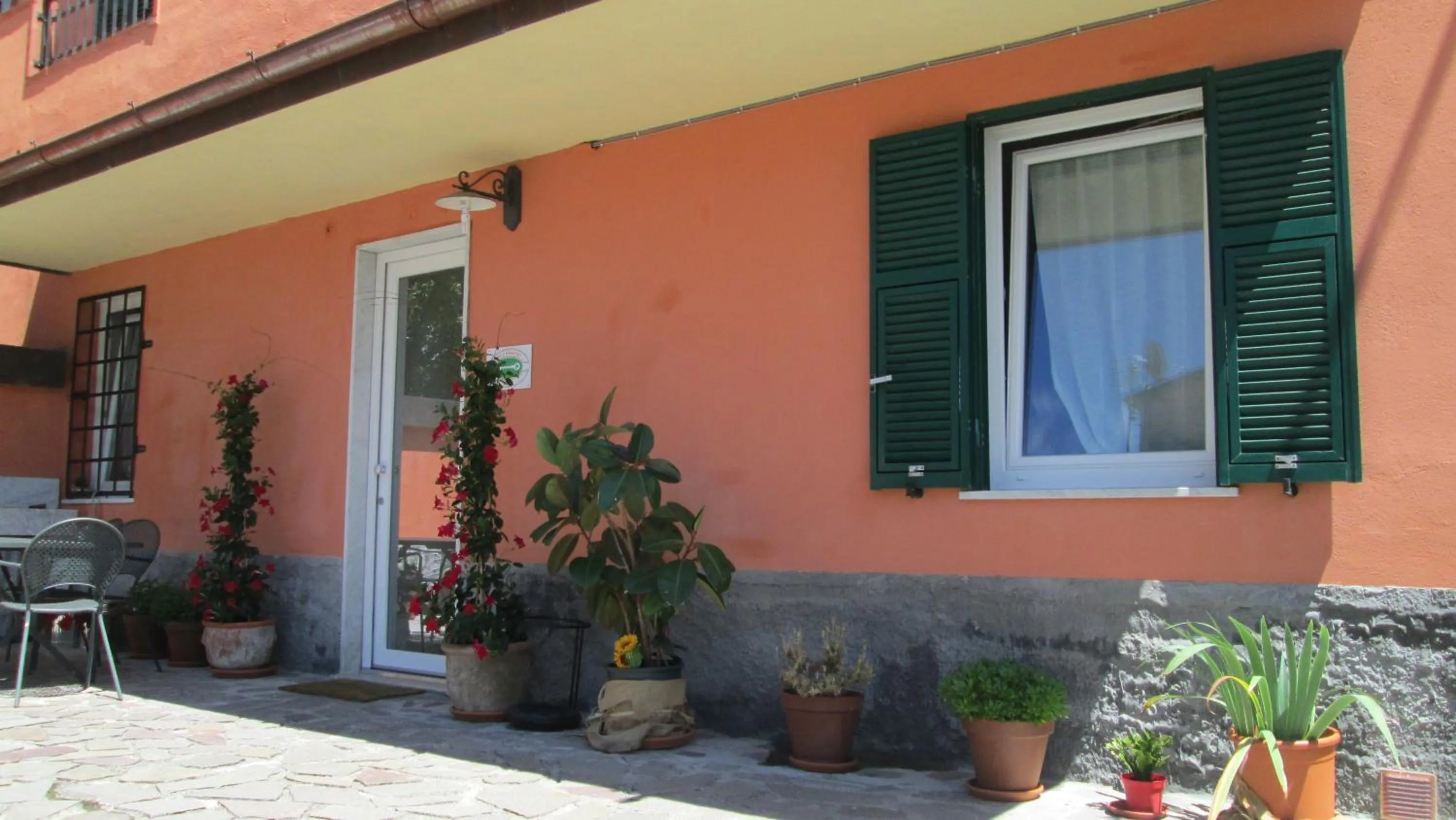 Facade/entrance in B&B Agorà Sarzana