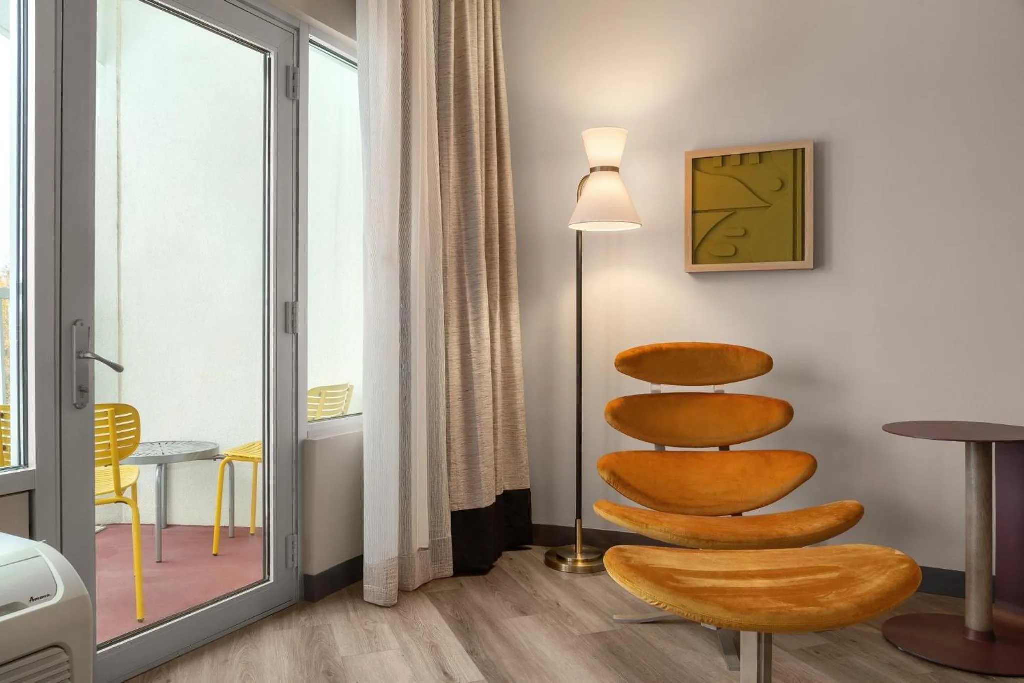 Photo of the whole room in Hotel Indigo Columbus Architectural Center by IHG