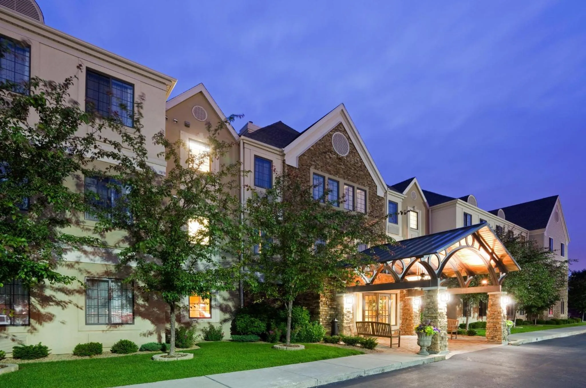 Property building in Candlewood Suites Eagan - Mall of America Area by IHG